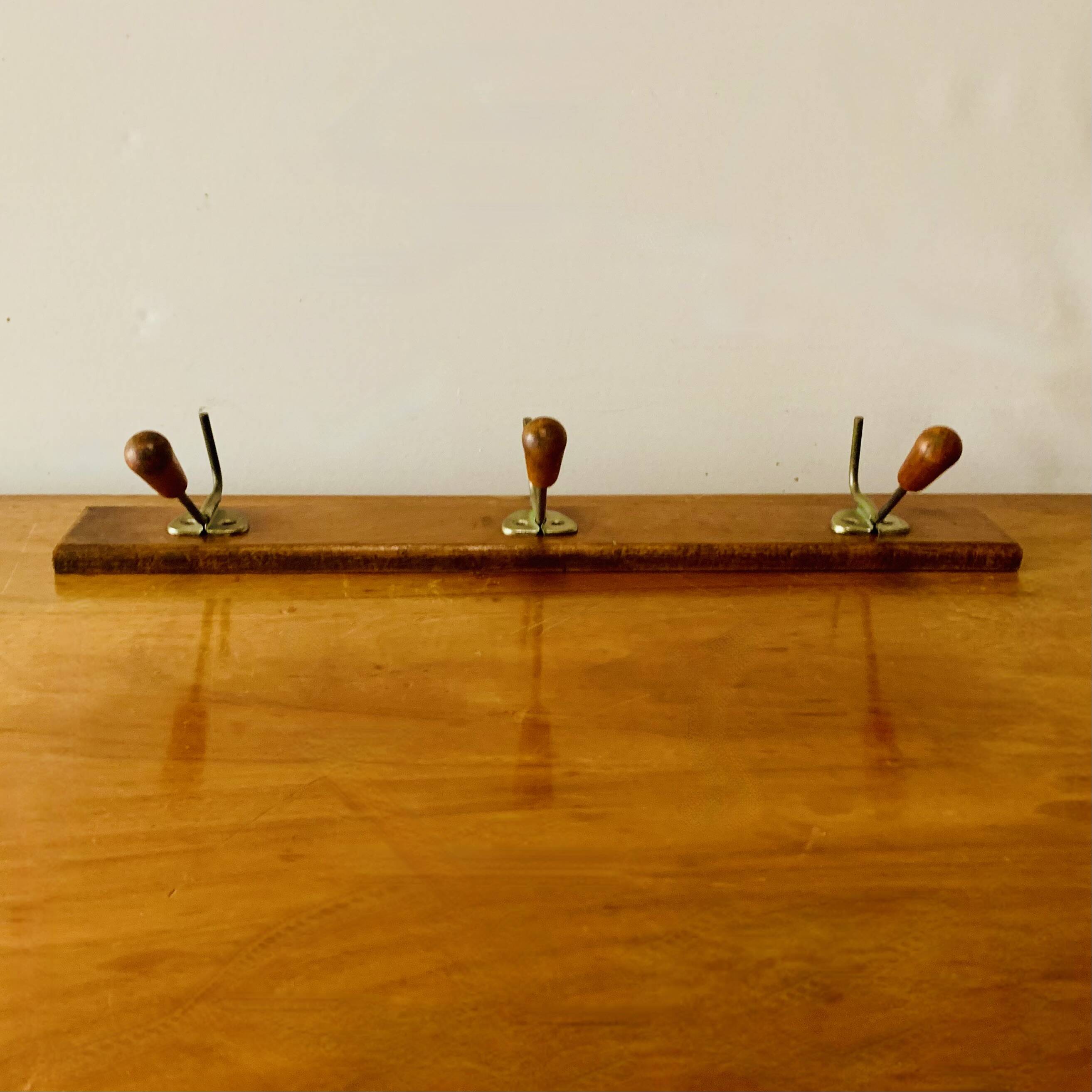 Portemanteau mural vintage en bois - triple patère