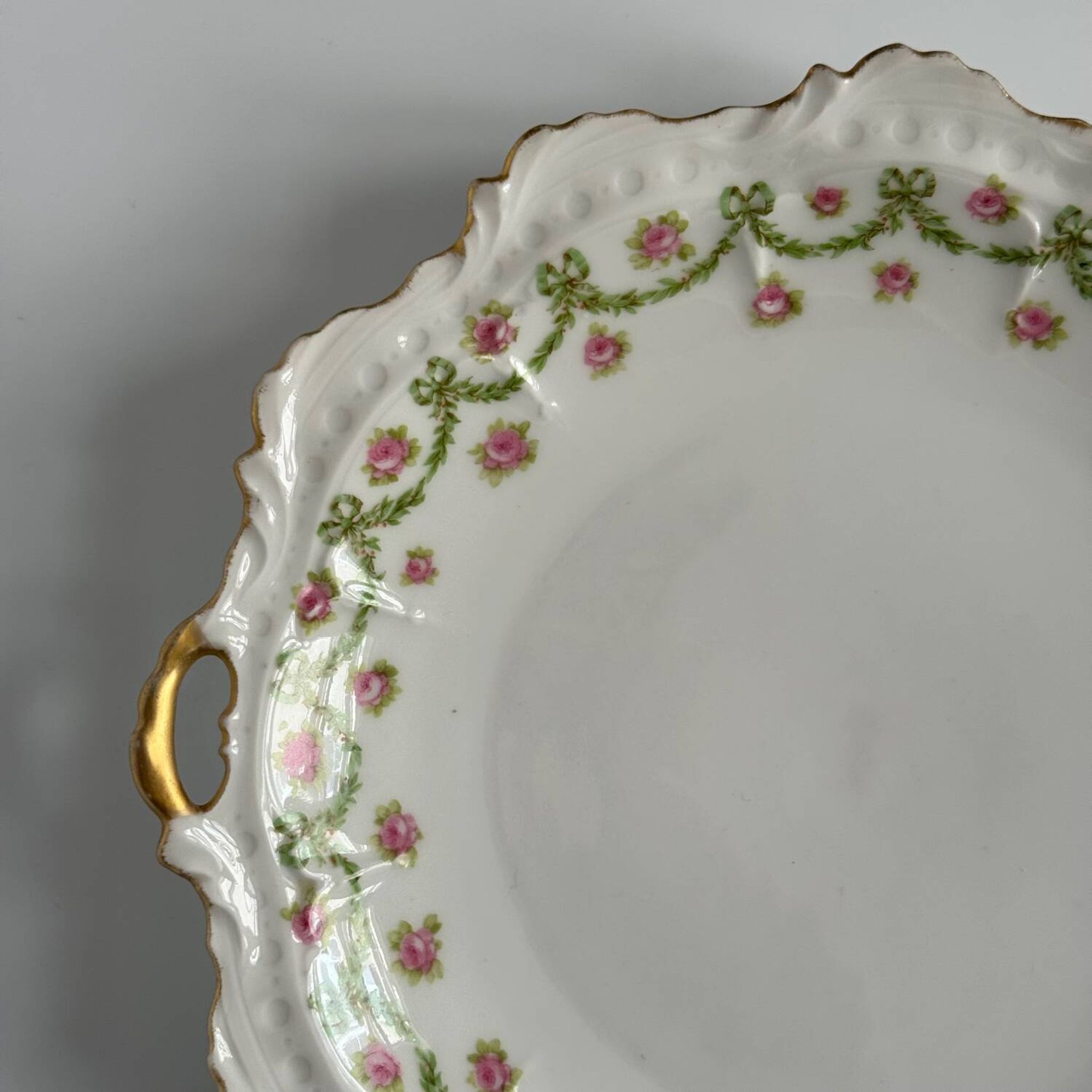 Plat à Gâteau et Assiettes à dessert Limoges | Rubans, Nœuds et Roses