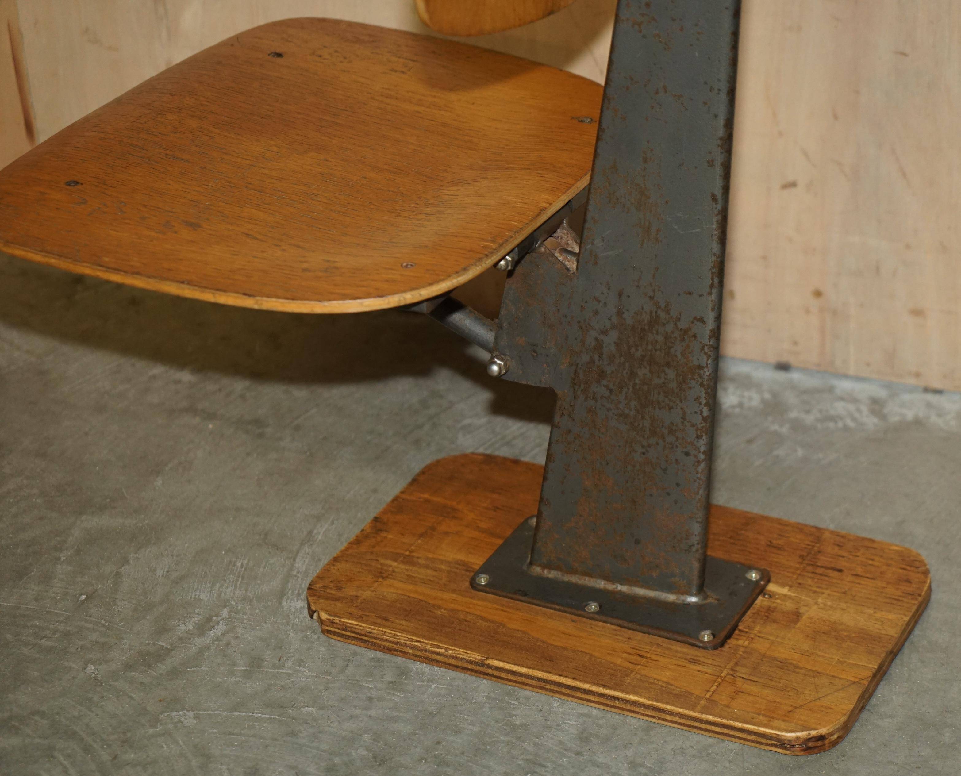 Six sièges de stade pliants vintage mid-century modern avec nouvelles bases