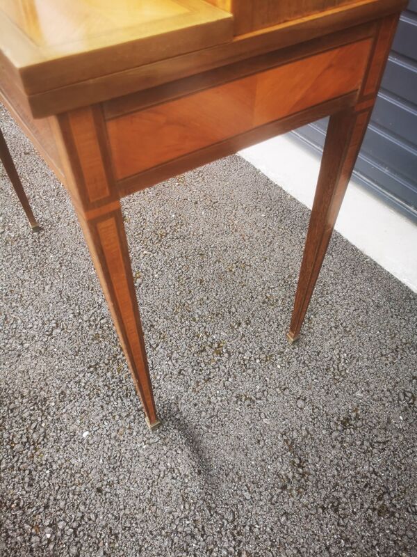 Bureau bonheur du jour style Louis XVI