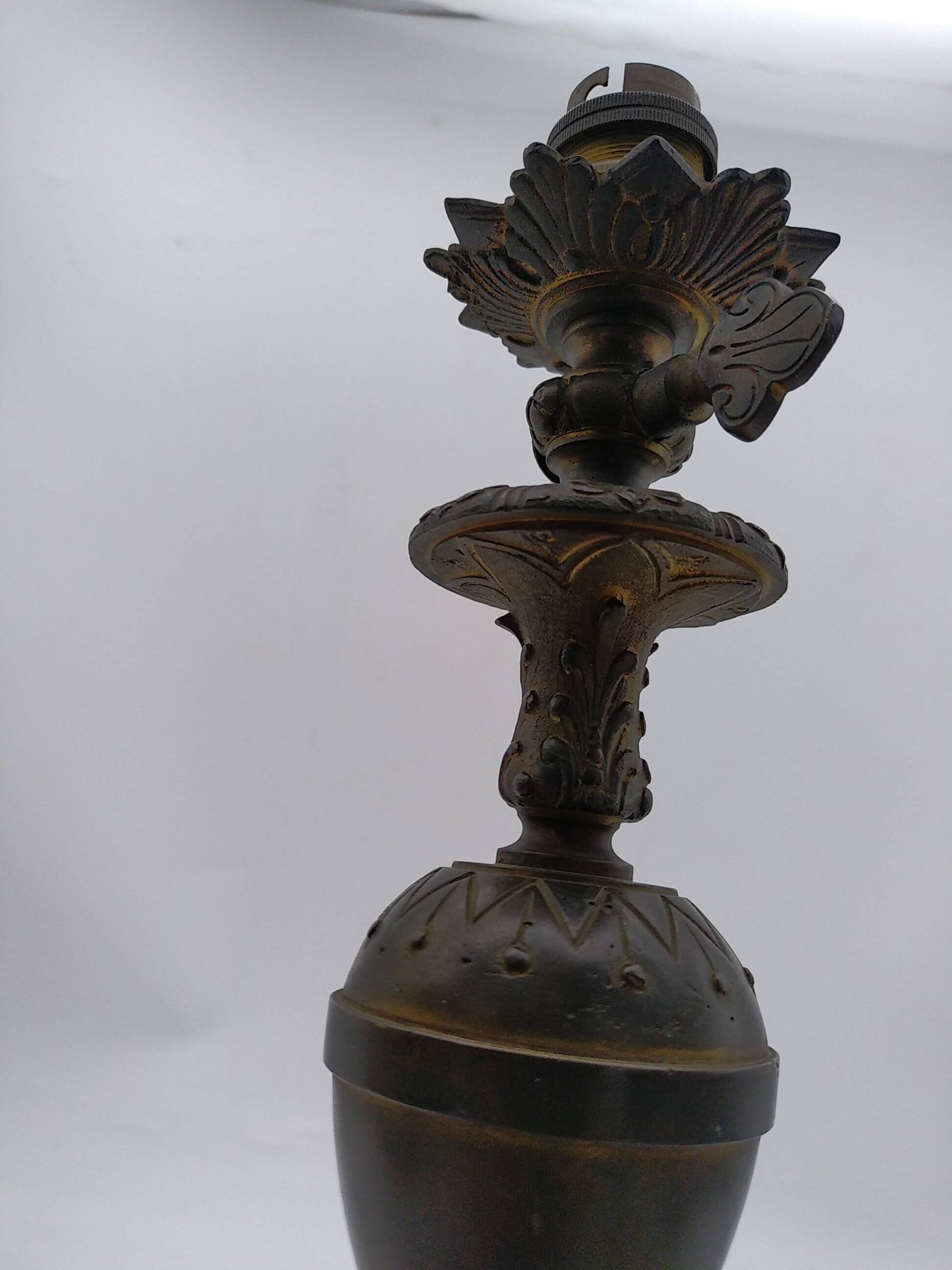 Bronze / brass lamp base, late 19th century.