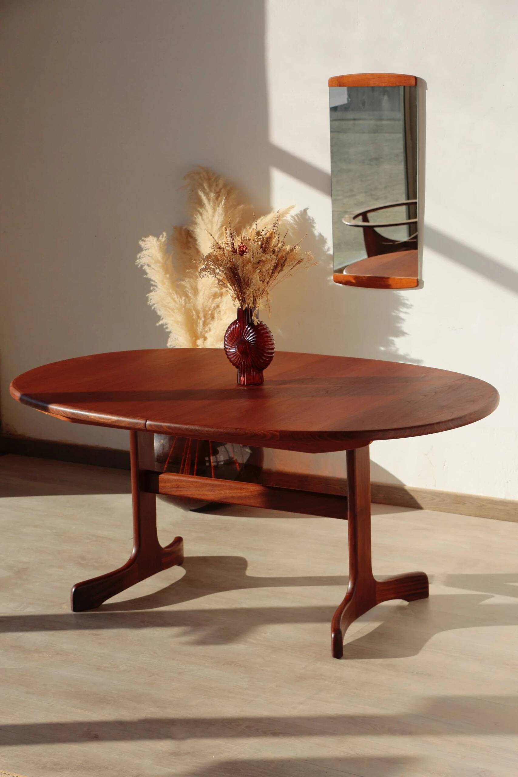 Oval dining table – 6 to 8 people – G Plan