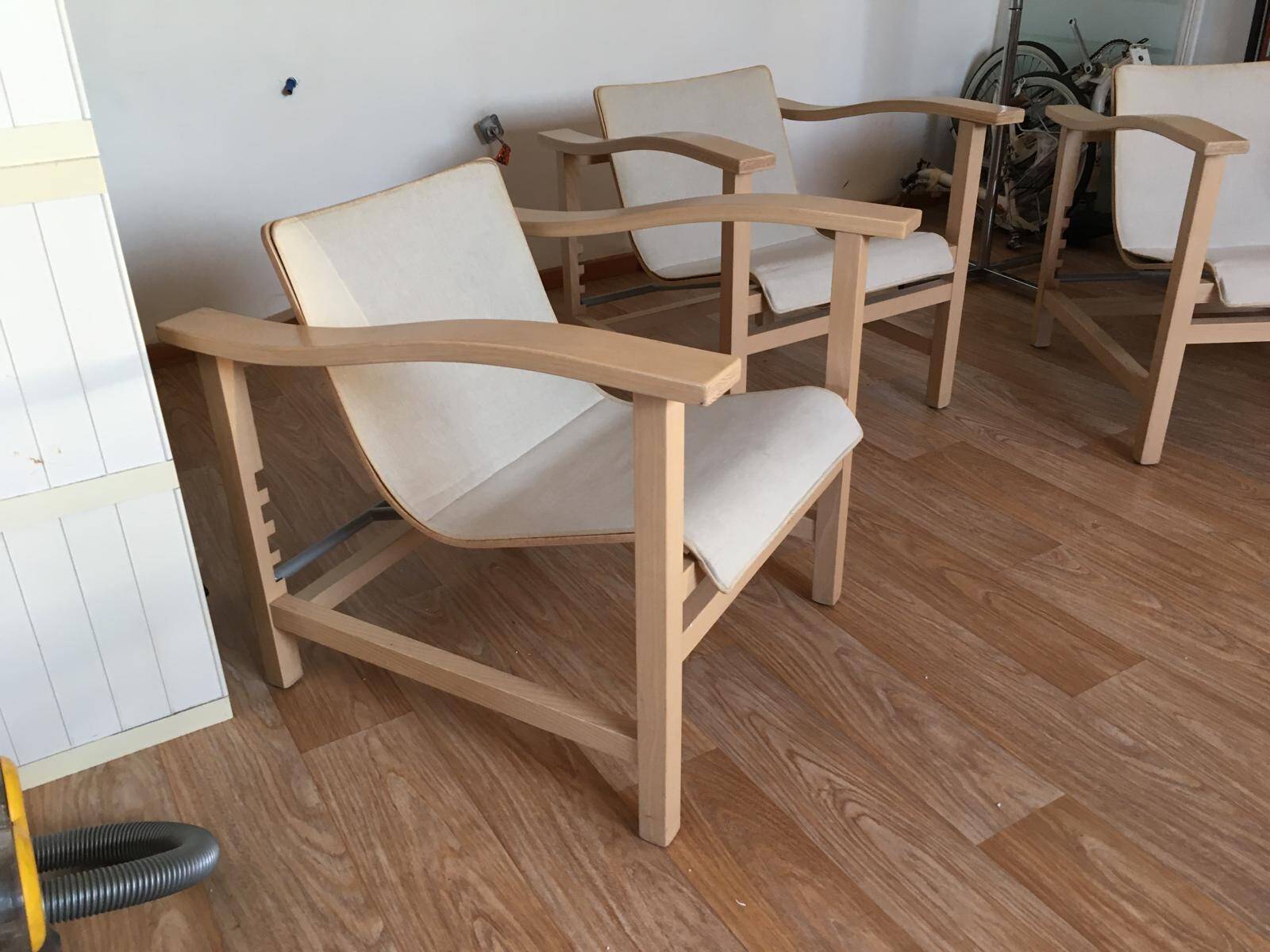Suite de 3 fauteuils “Lecto” – Jean-Michel Wilmotte