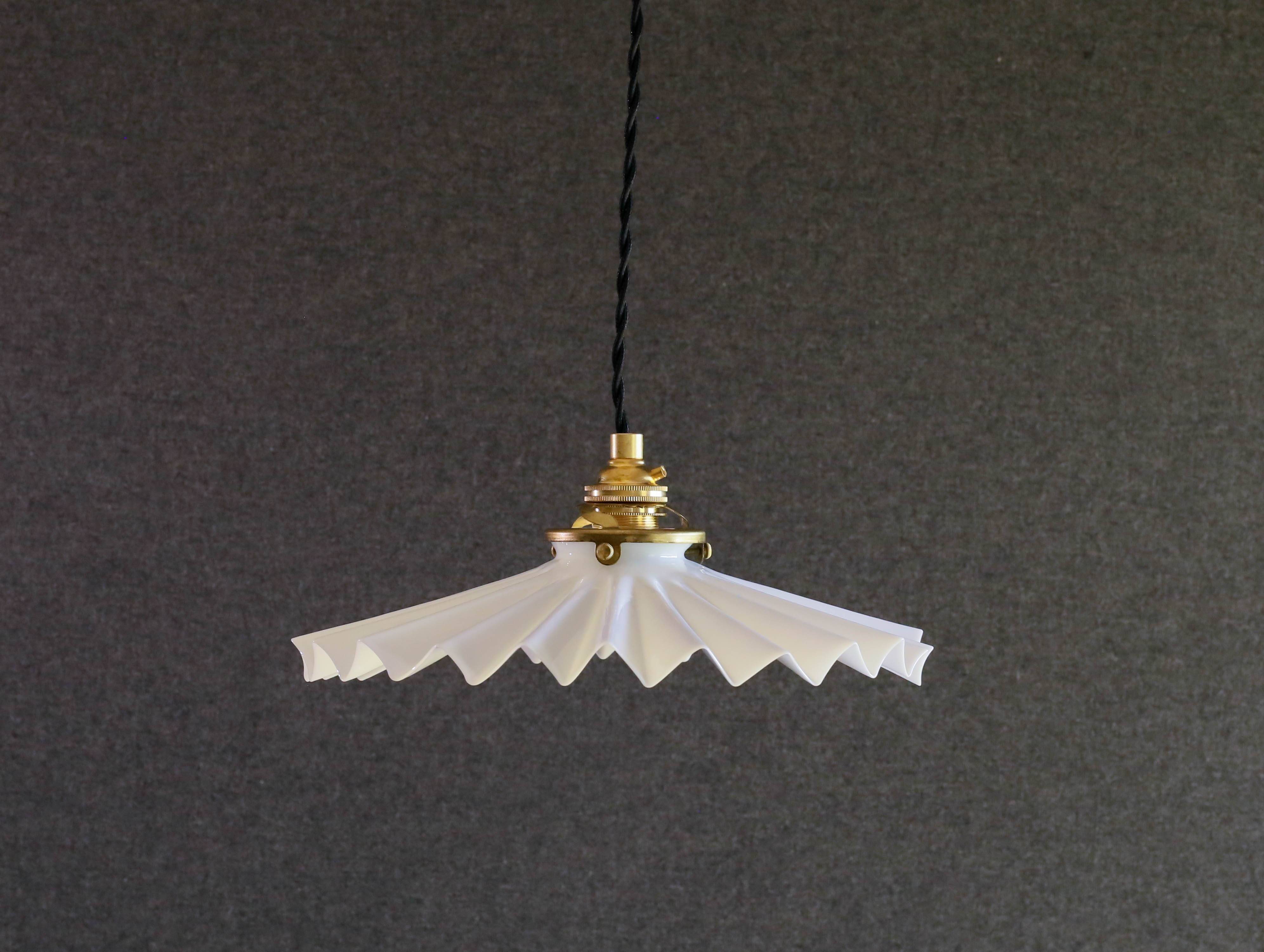 Old pendant light in white pleated glass - delivered with new brass socket and new cable