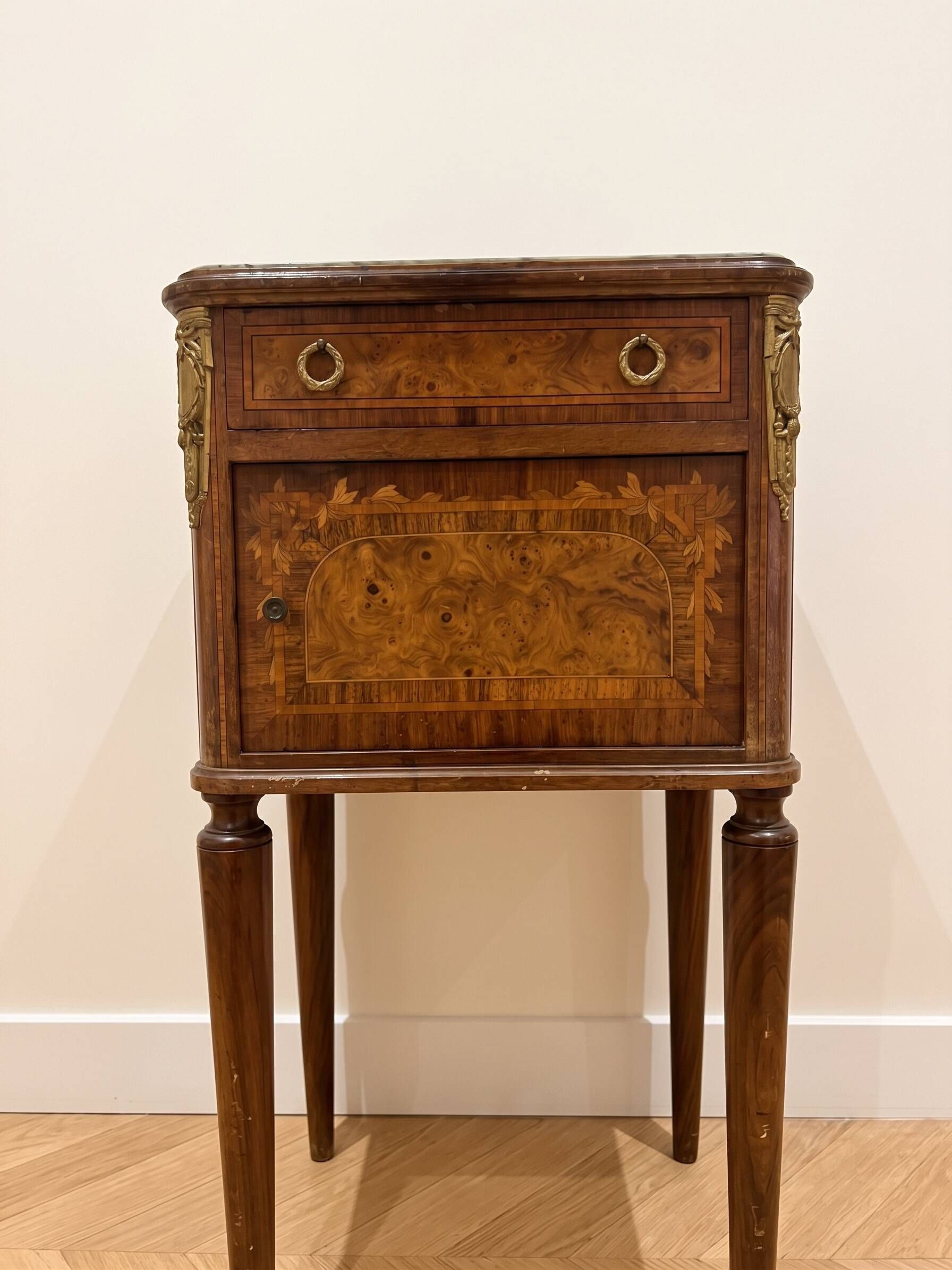Napoleon III style bedside table in walnut burl and marble