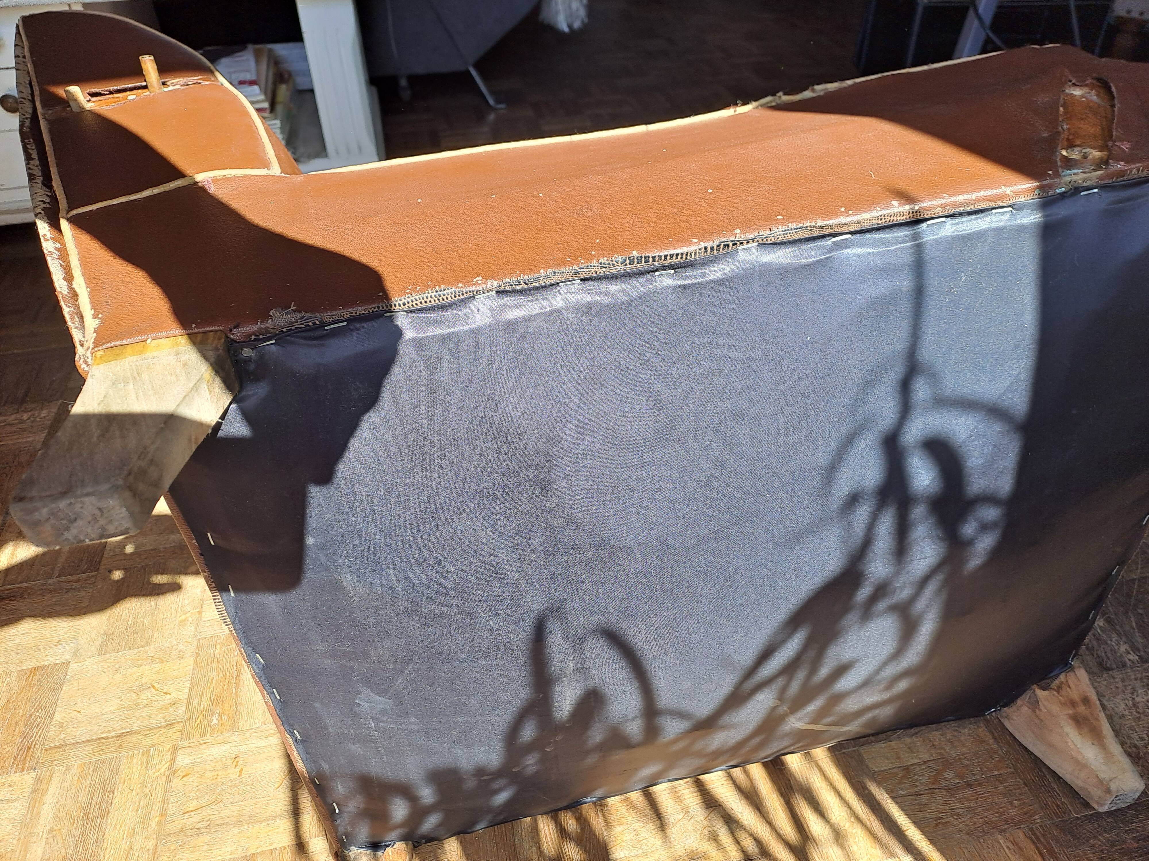 Fauteuil cuir art déco 1930 base bois
