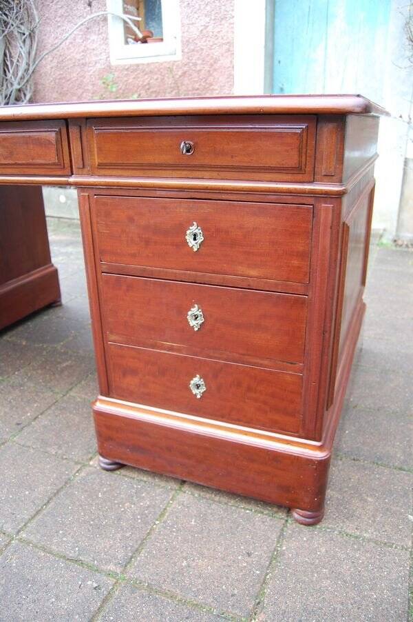Very large Louis Philippe period mahogany pedestal desk from the 19th century