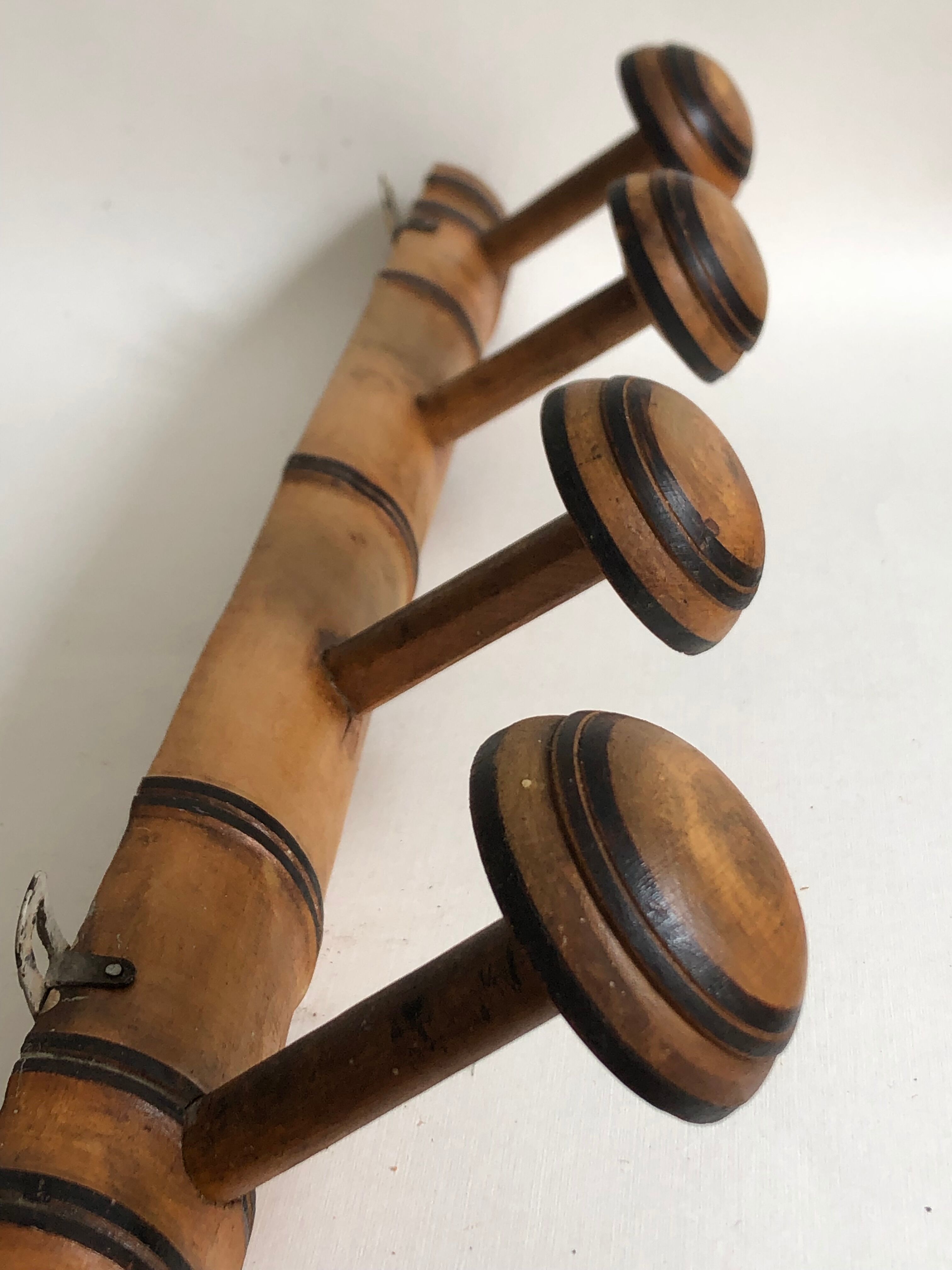 Hook 4 mushrooms, coat rack