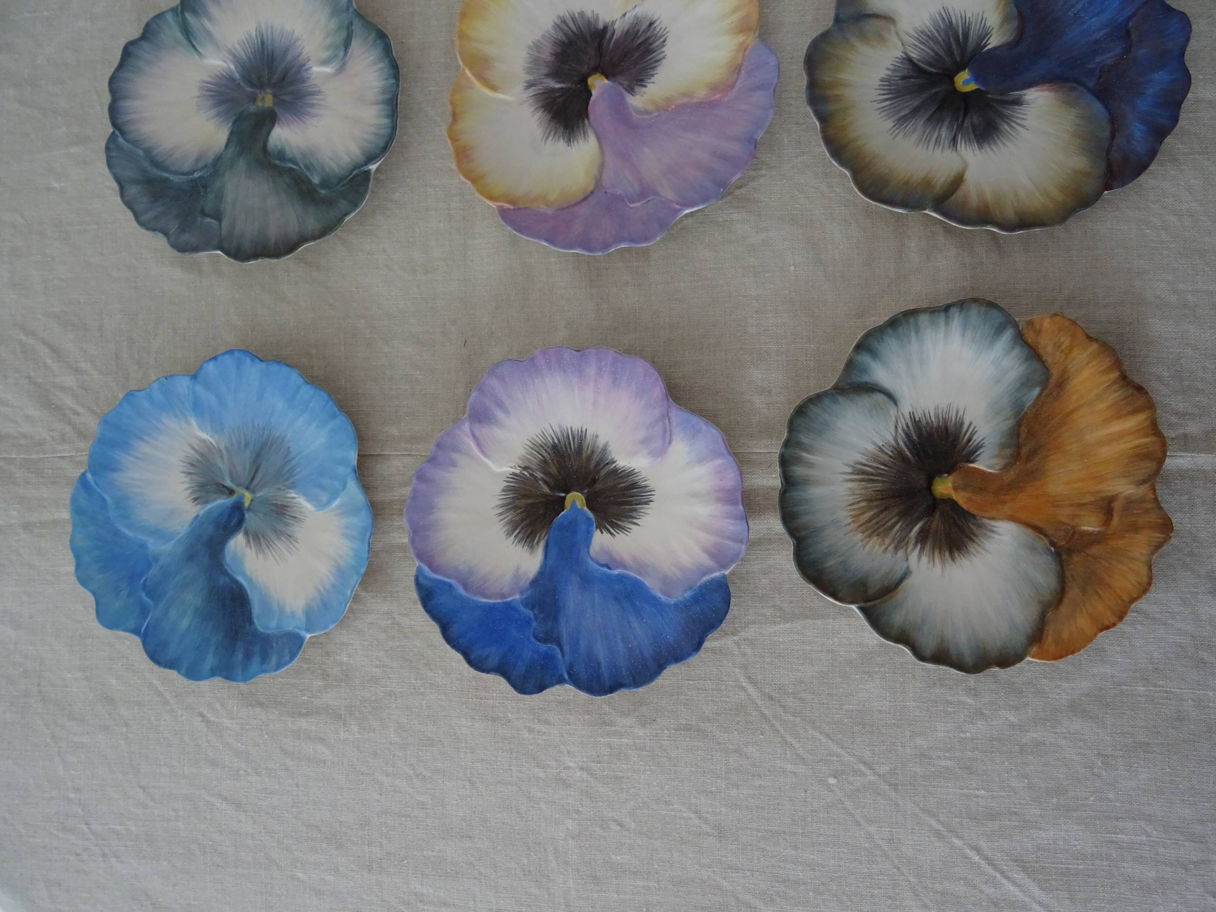 Dessert service 1 main course & 6 plates shape flowers Vallauris signed Guillot
