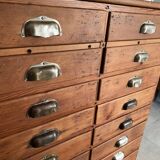 Ancien meuble de métier d'apothicaire en bois vintage 24 tiroirs.