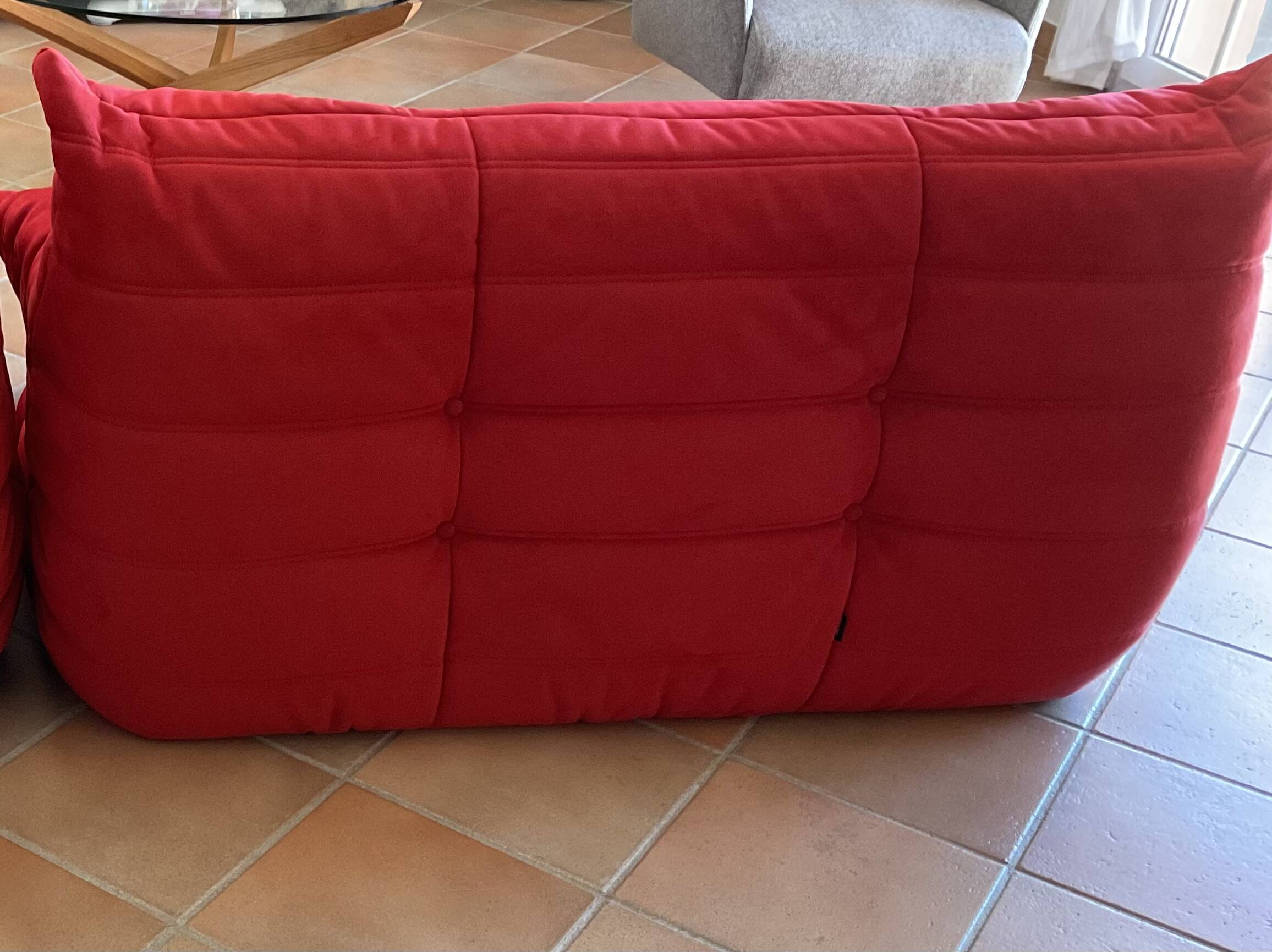 Togo 2-seater sofa in Goya red (red) by Ligne Roset