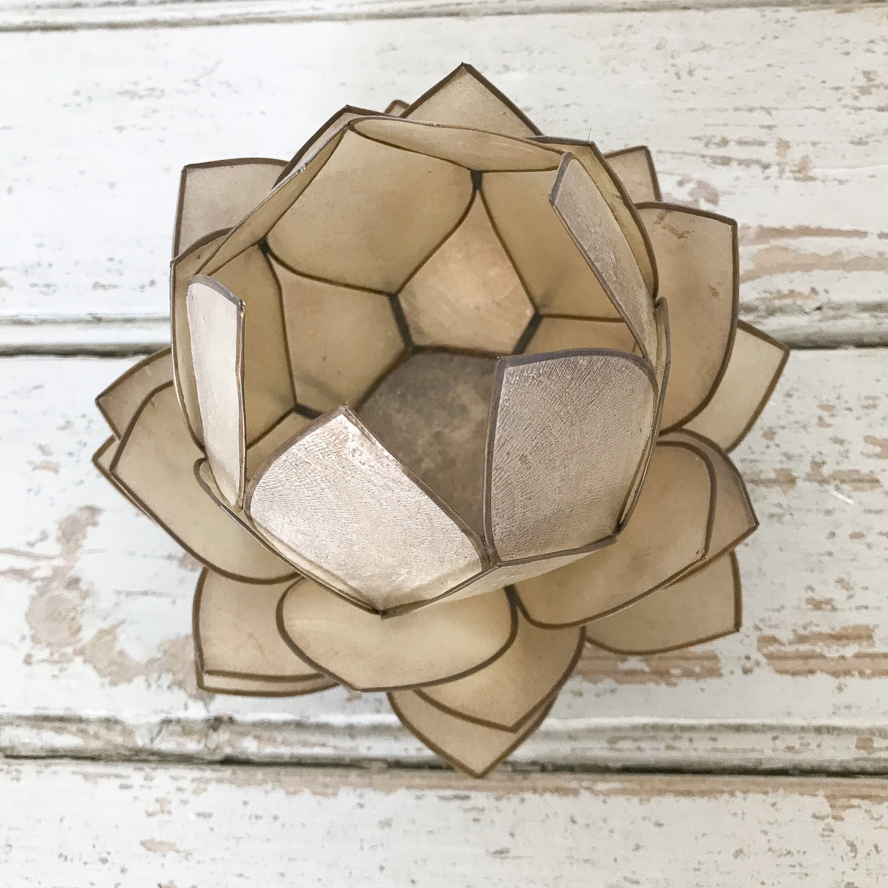 Candle holder in mother-of-pearl and brass