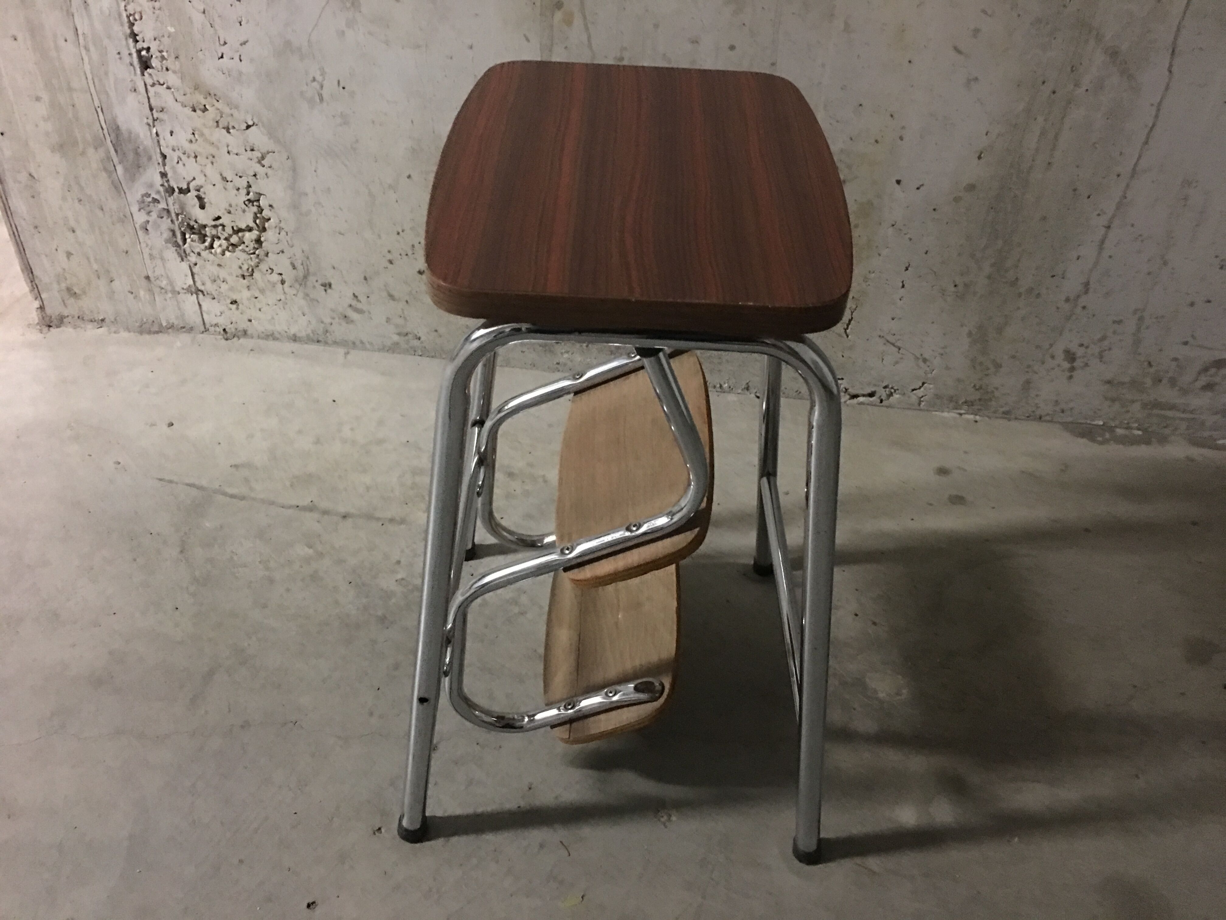 Tabouret marche-pied en formica années 70