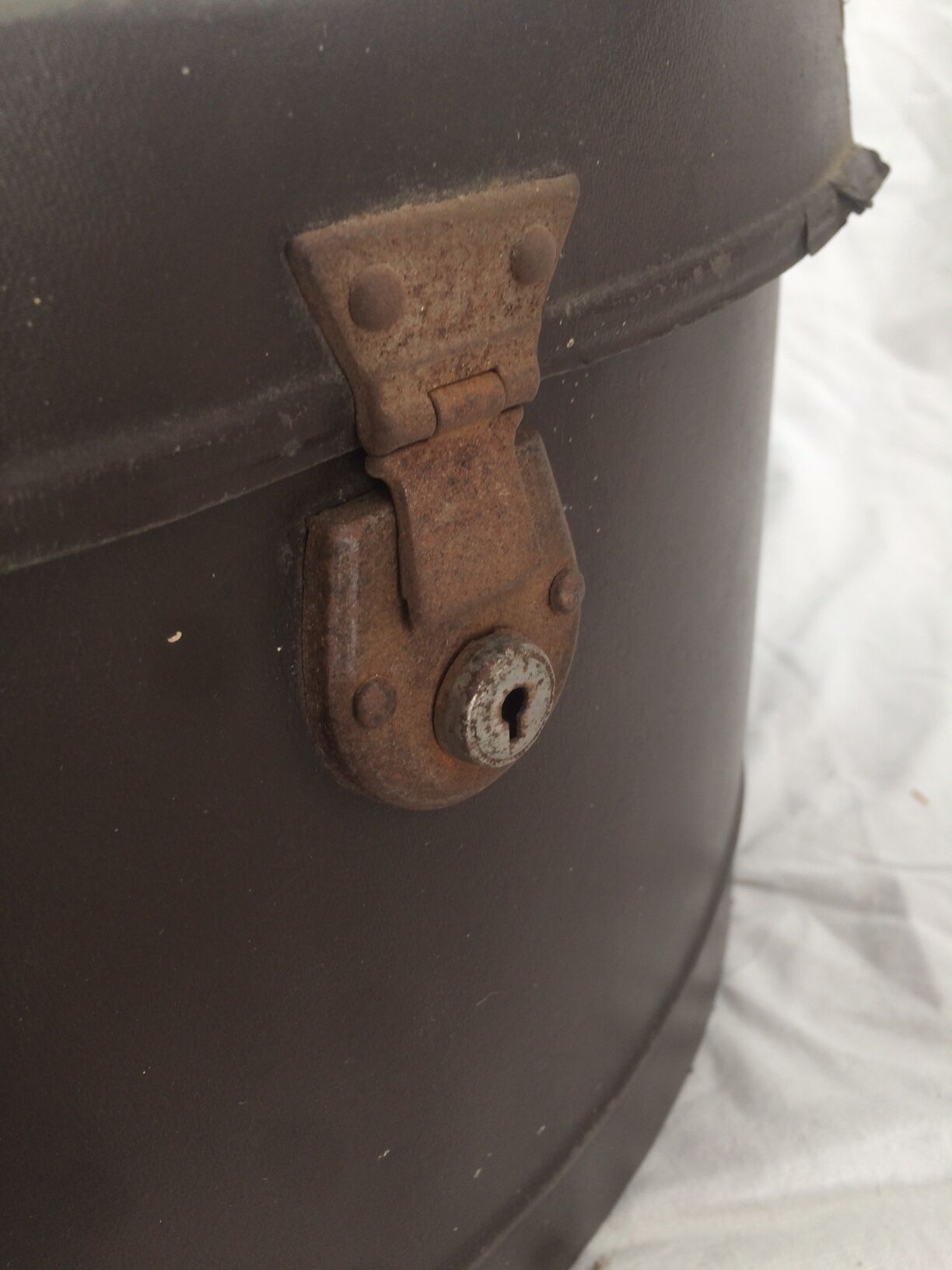 Suitcase time hat box