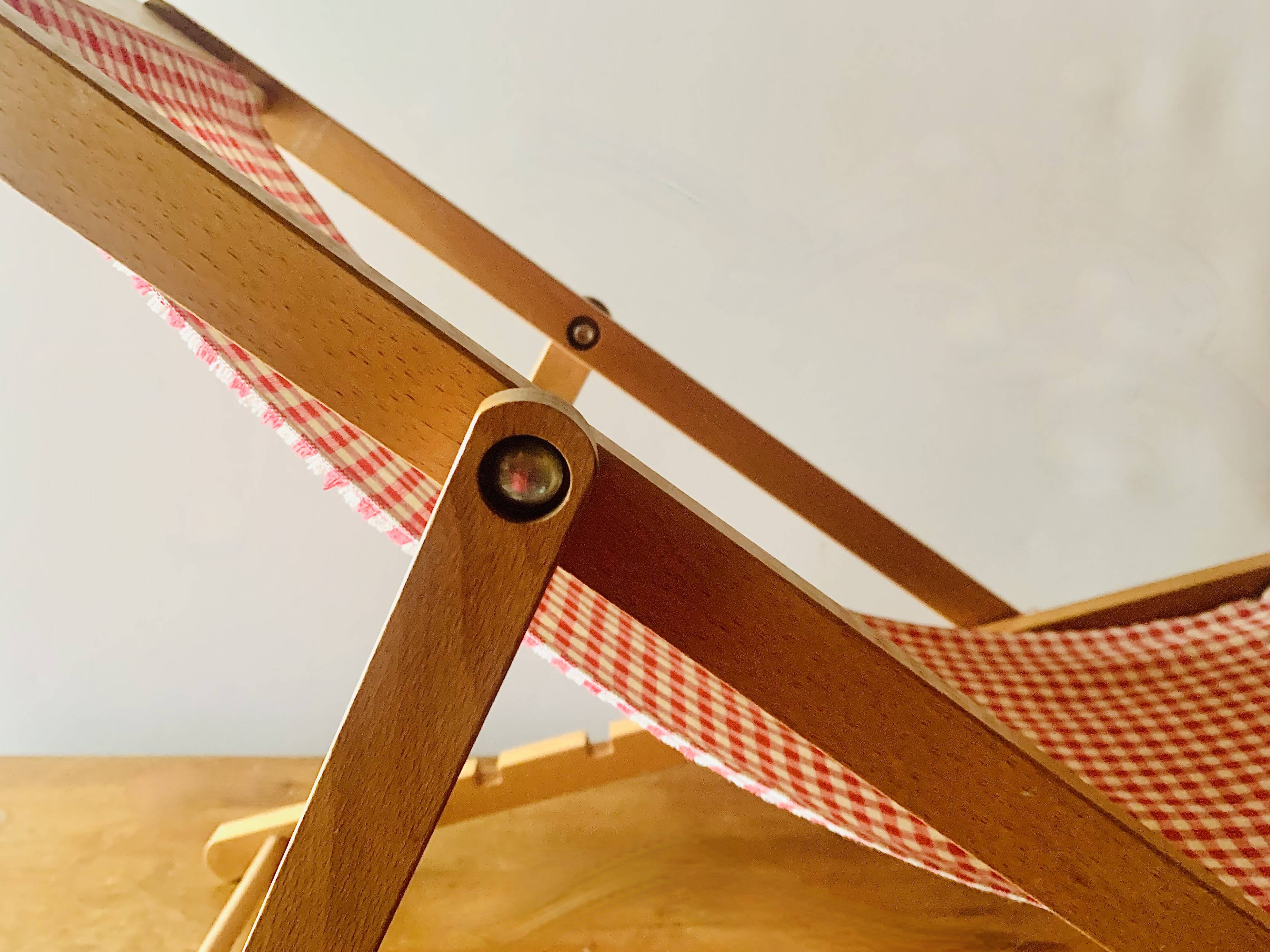 Chilienne en bois vintage pour poupée