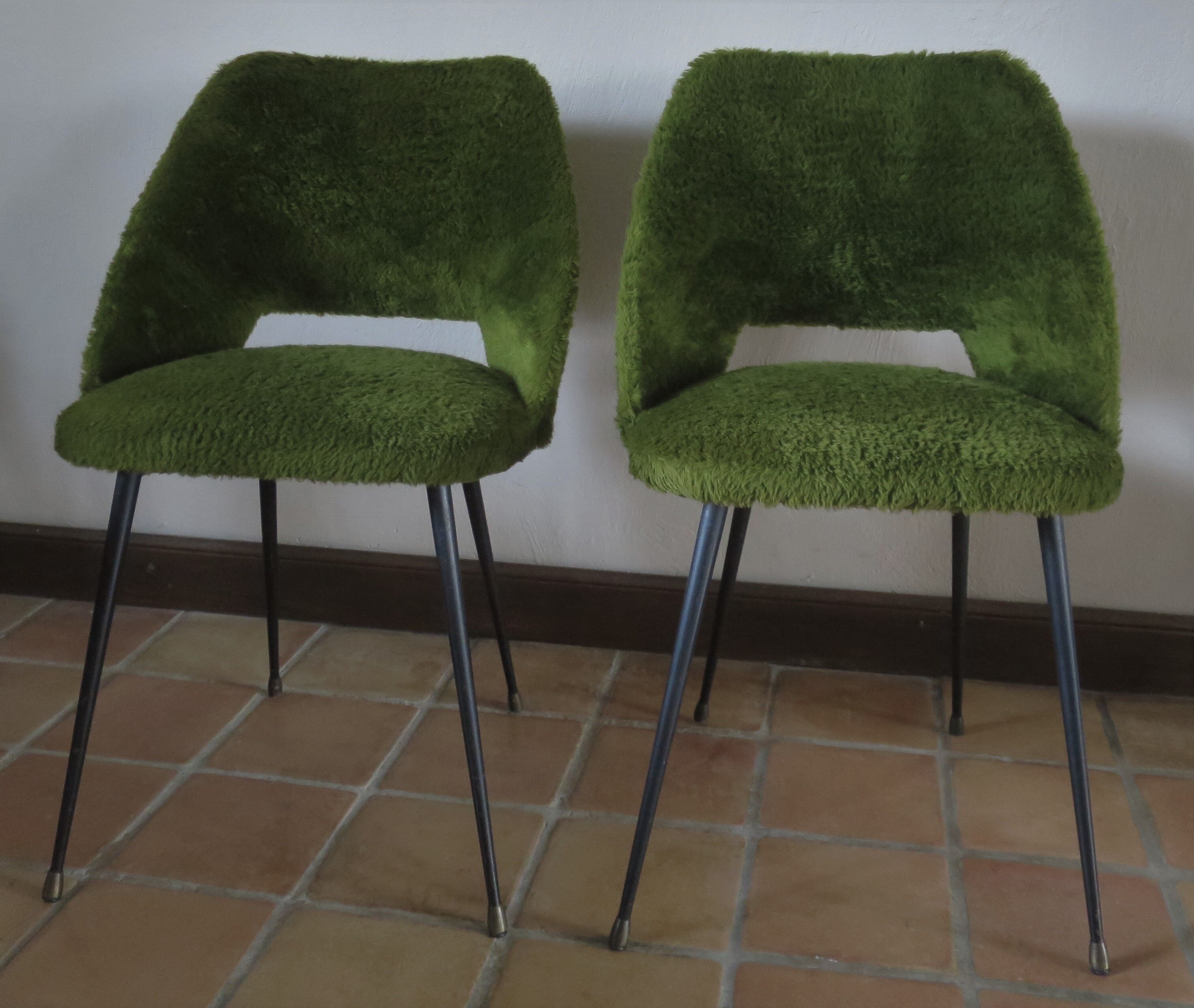 Pair of chairs tonneau moumoute green feet metal compass