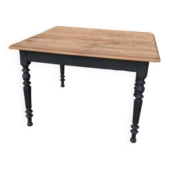 Square table