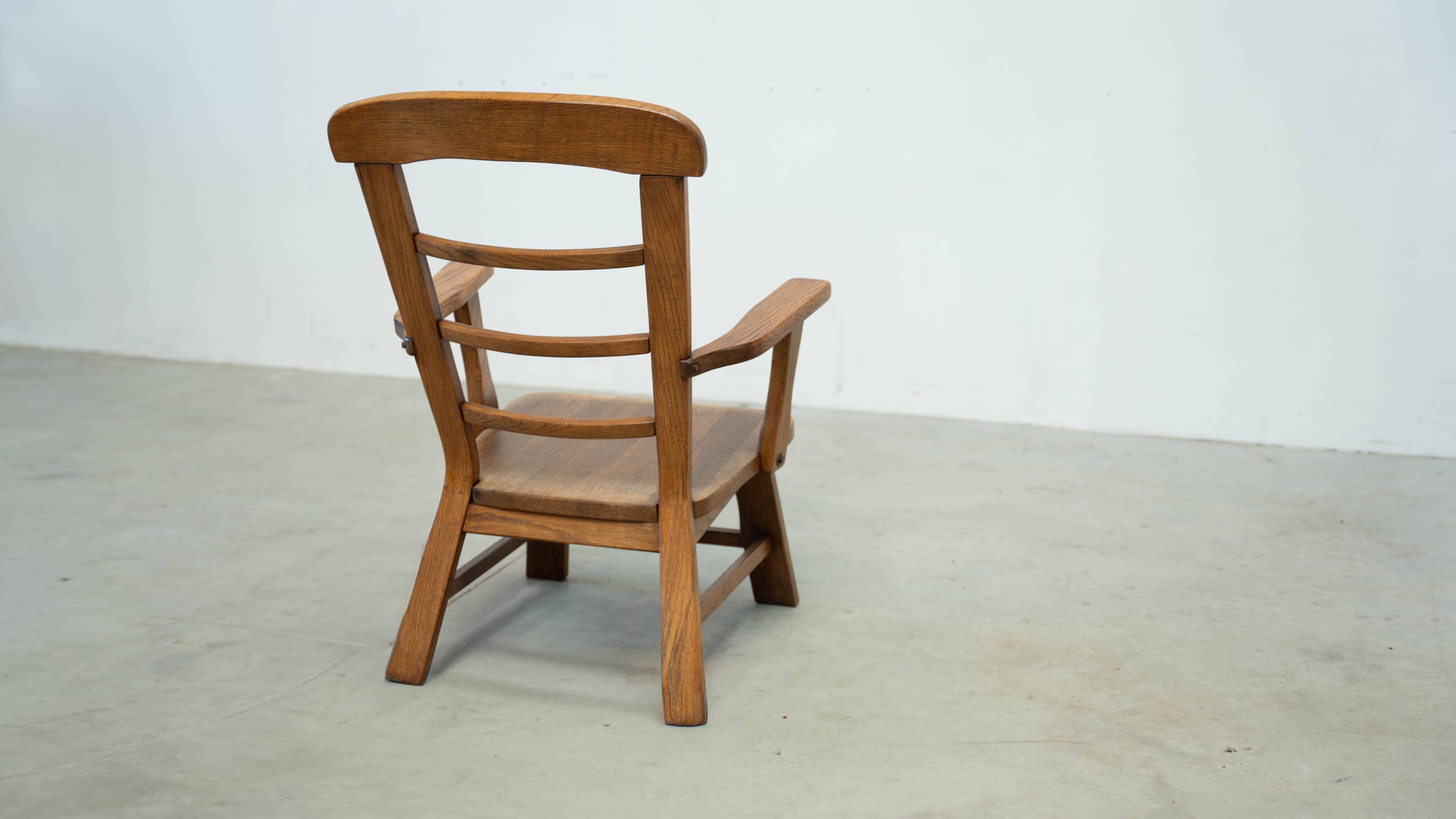 Set of two oak lounge chairs