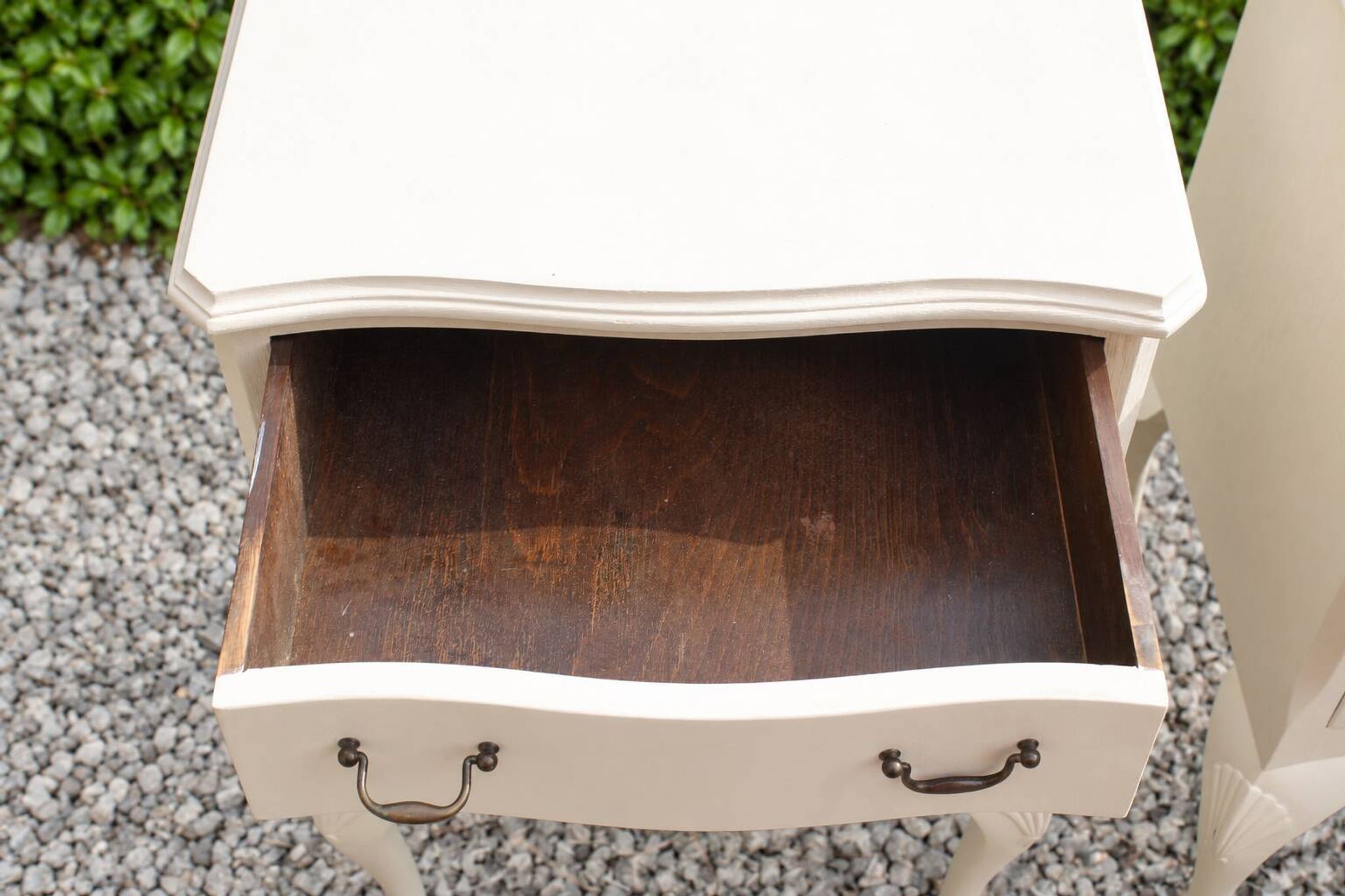Pair of renovated antique bedside tables – Ivory from Orfèvres Libéron – 3 drawers