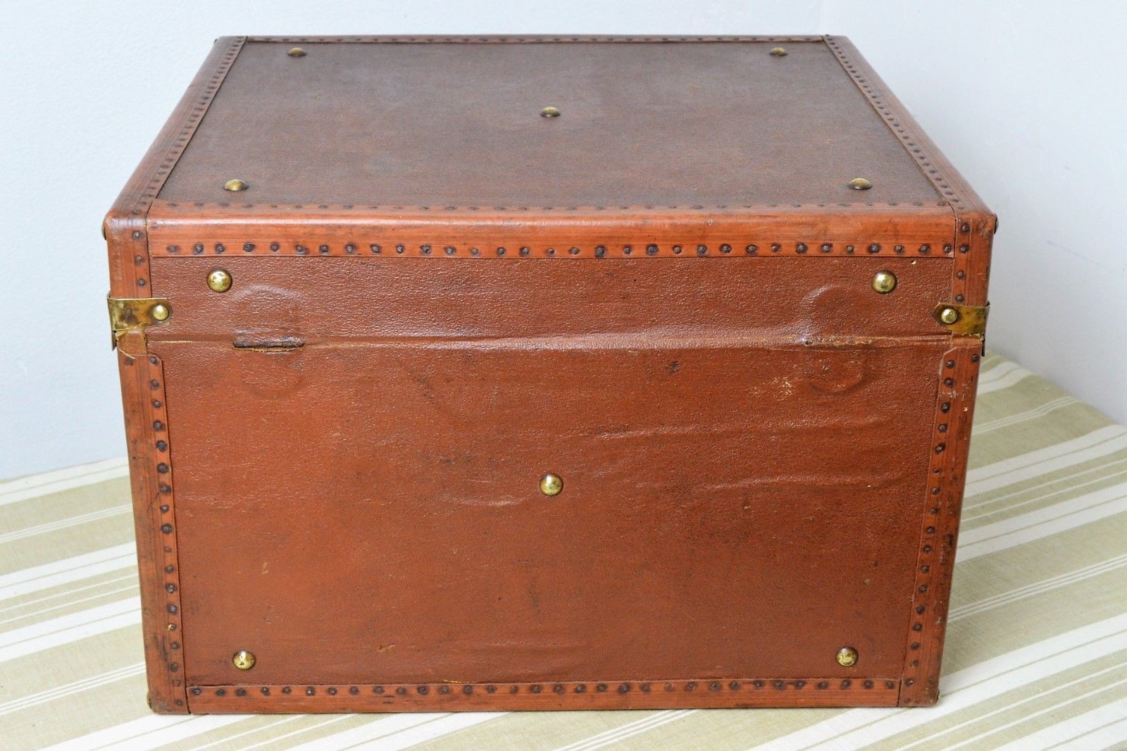 Old trunk of luxury Lavoet
