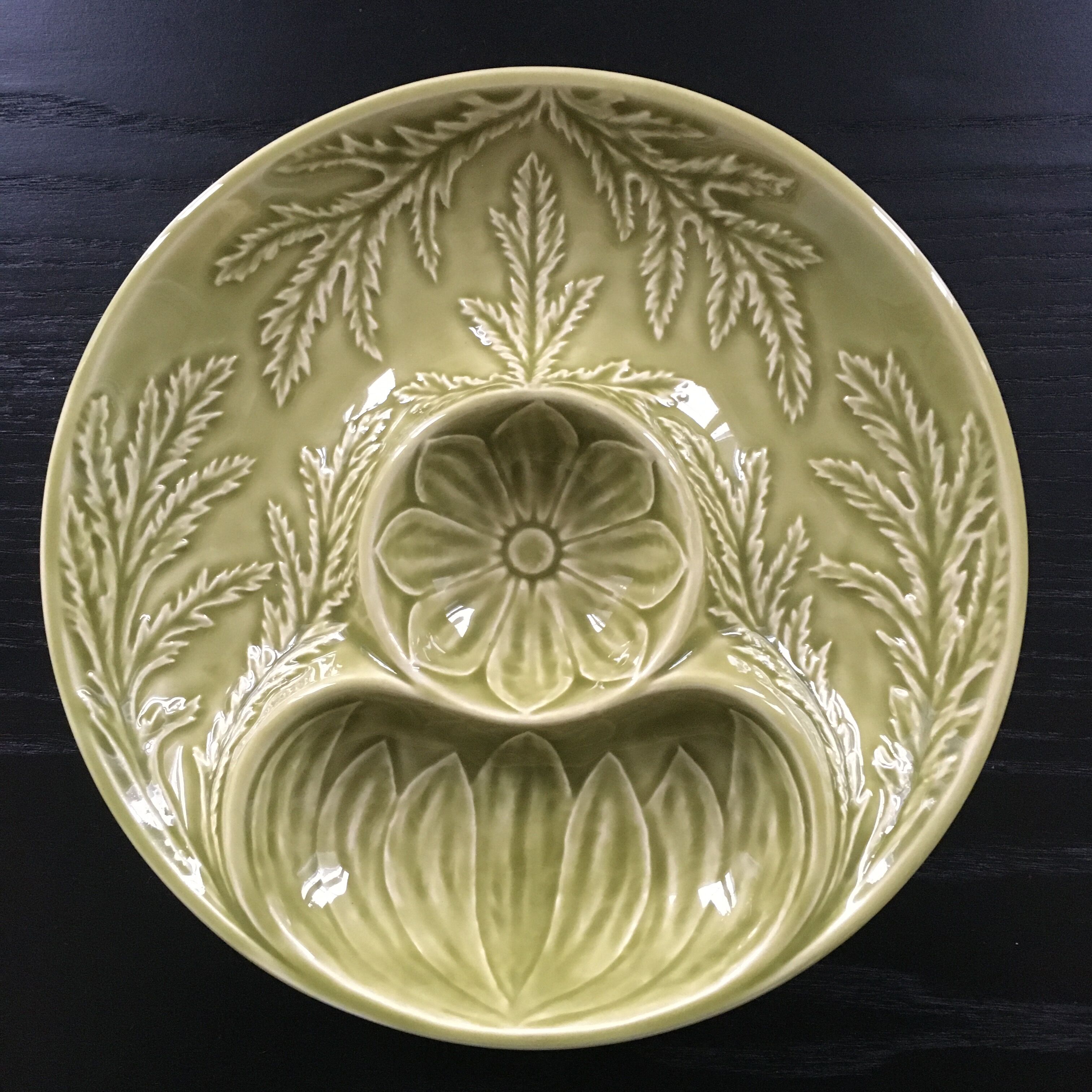 Appetizer serving dish for barbotine