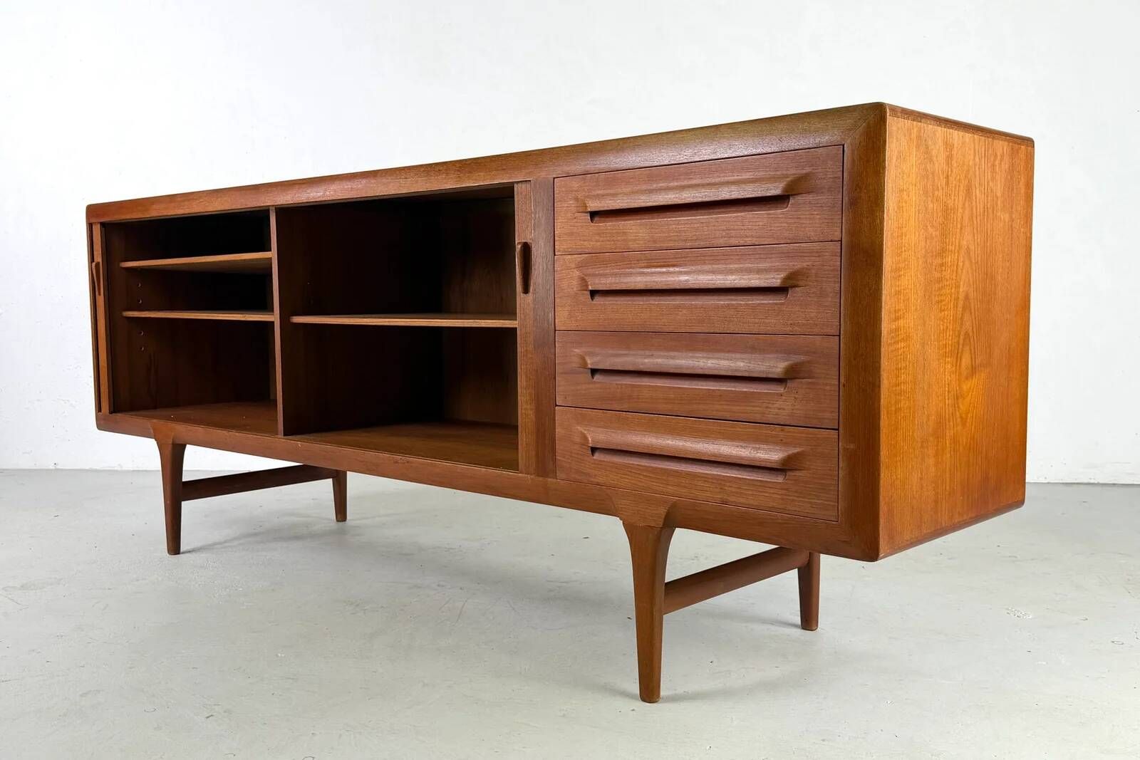 Enfilade FA32 by Ib Kofod-Larsen for Faarup – 1960s