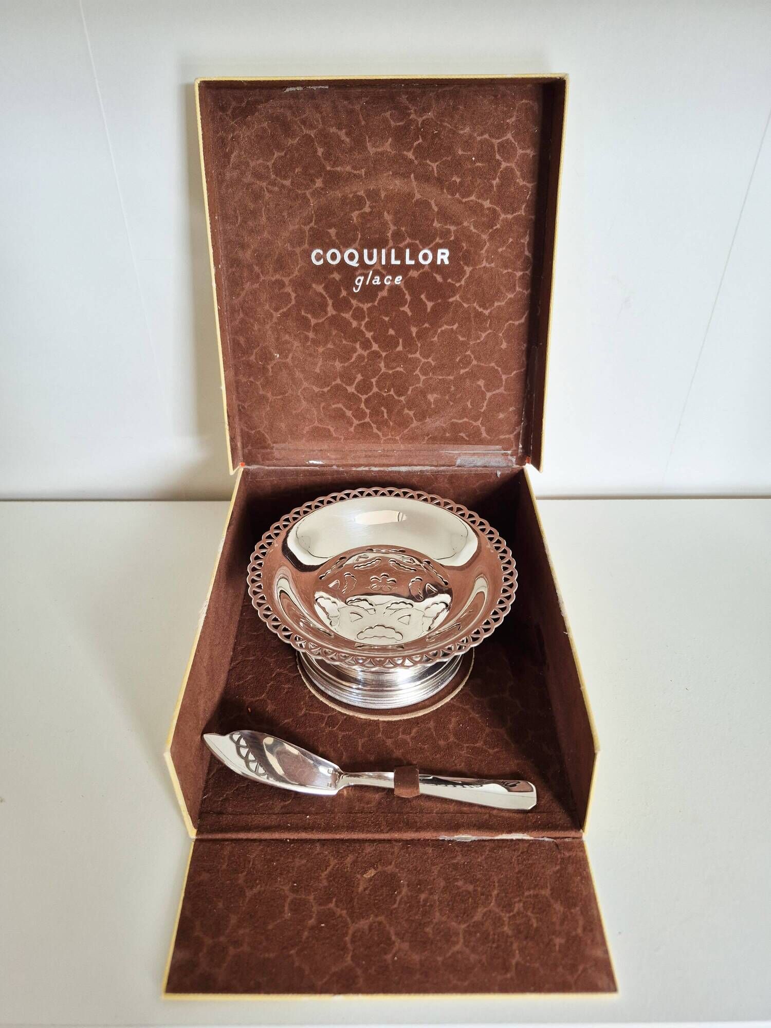 Antique butter dish Coquillor-glace in silver-plated metal and its knife.