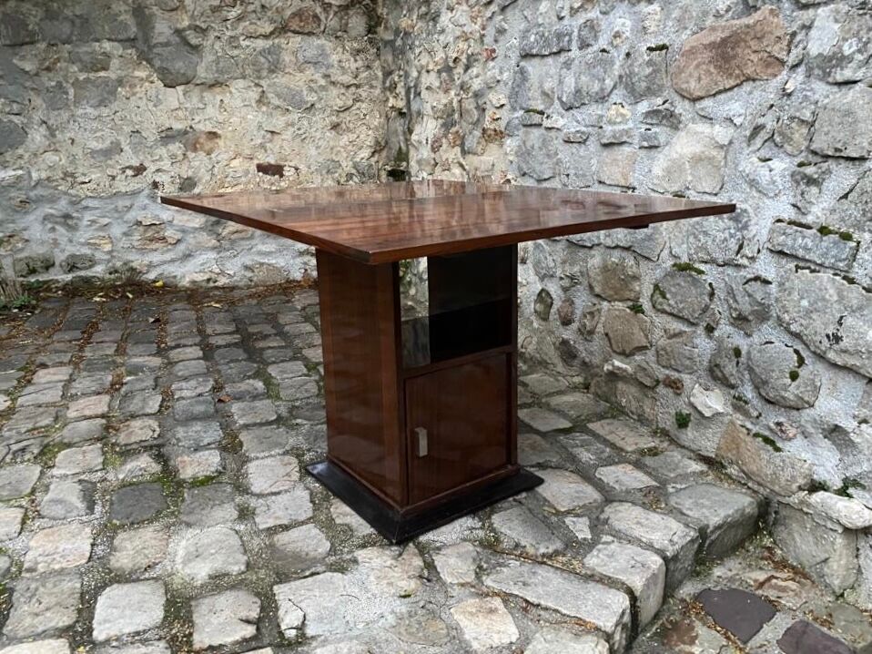 Art deco wallet table