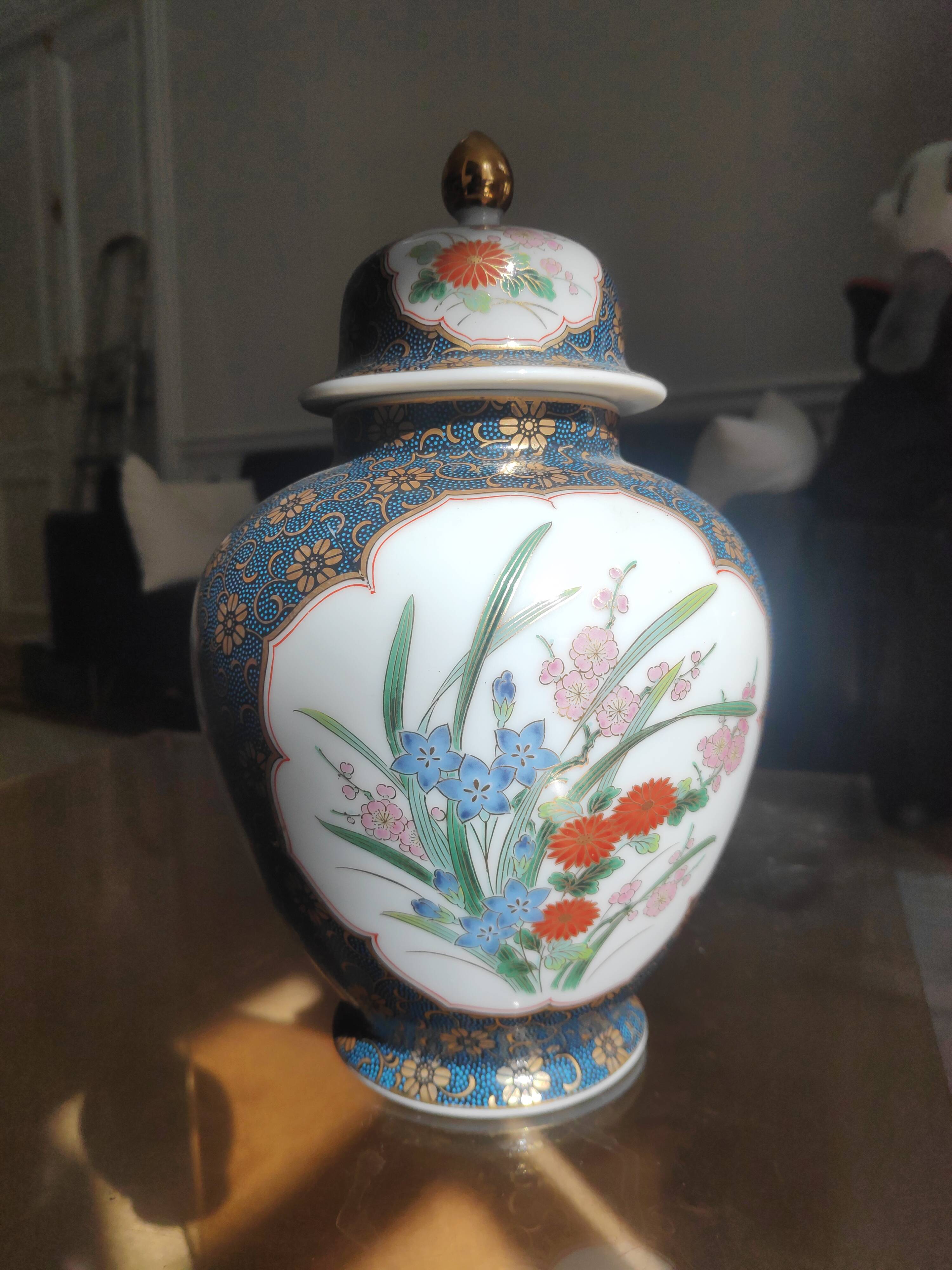 Japanese vase or urn