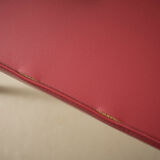 Chaise 'M' en rose foncé par Pierre Guariche pour Meurop