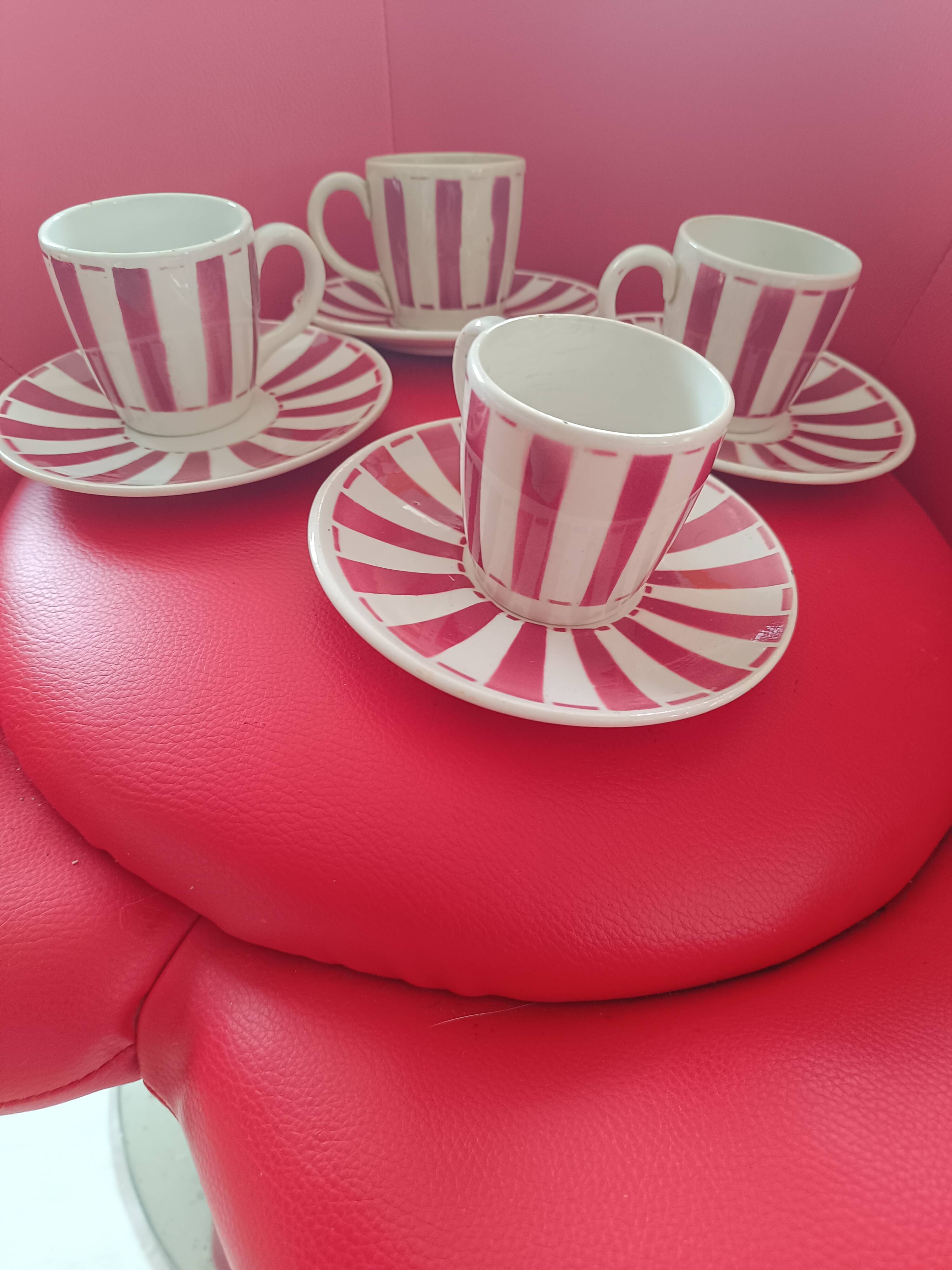 4 coffee cups with saucer. Sarreguemines and Digoin. Kelly model.