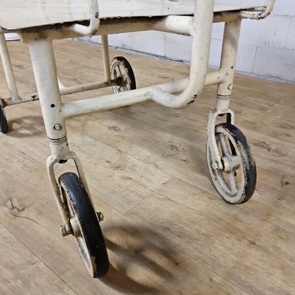 Chariot d'hôpital vintage en métal, grand, pour le linge, chariot d'infirmière.