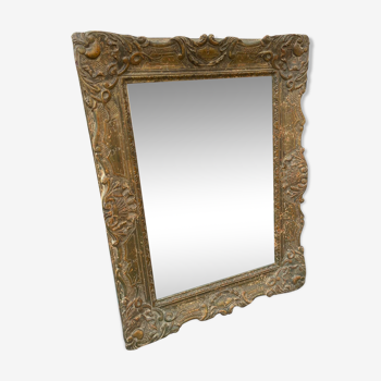 Miroir en bois sculpté patiné