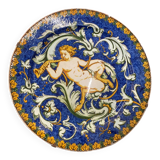 Large italian earthenware dish with putti decor in the taste of urbino