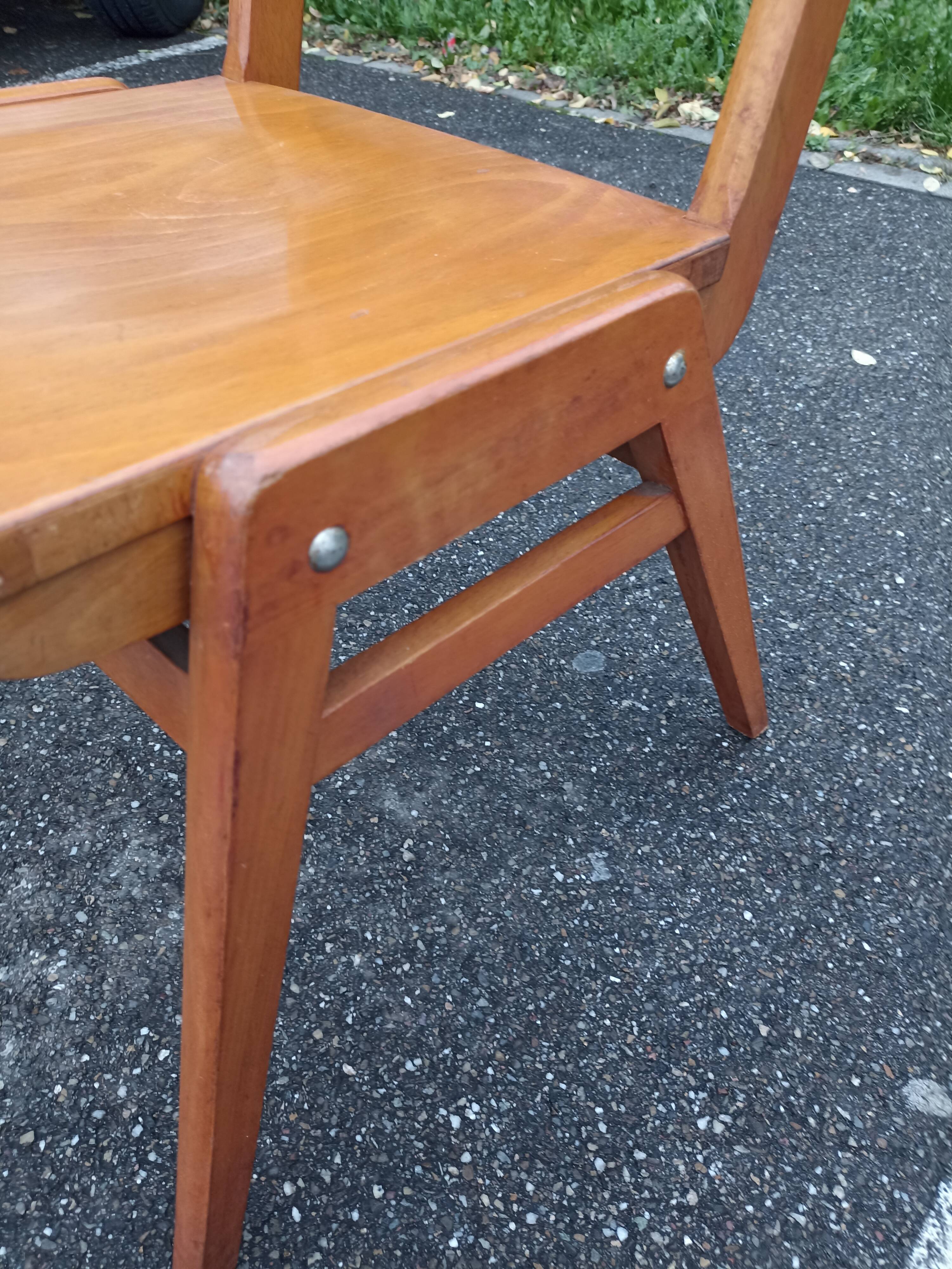 Set of 6 vintage stackable chairs