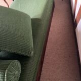 Resting bed in mahogany with epic green velvet fabric from the 19th century.