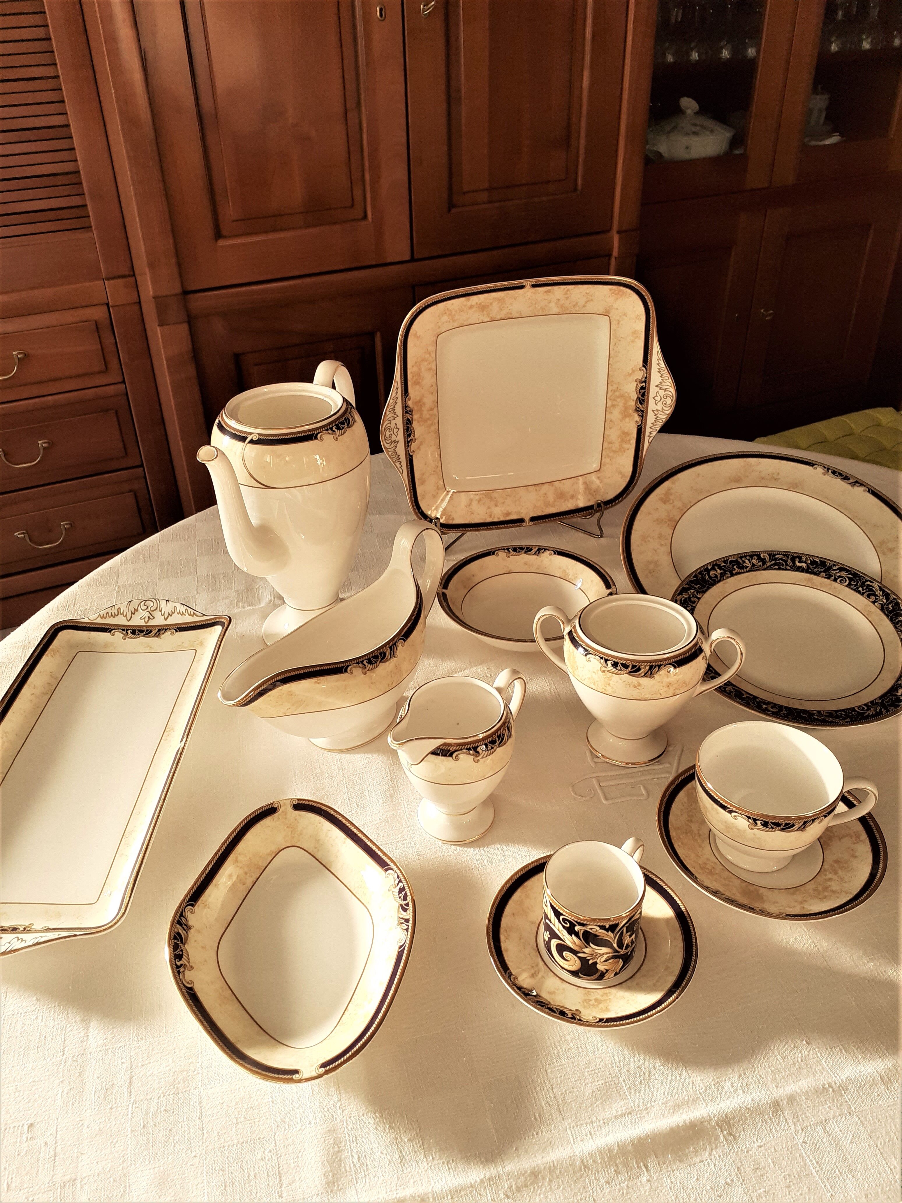 Table service Wedgwood fine porcelain model cornucopia