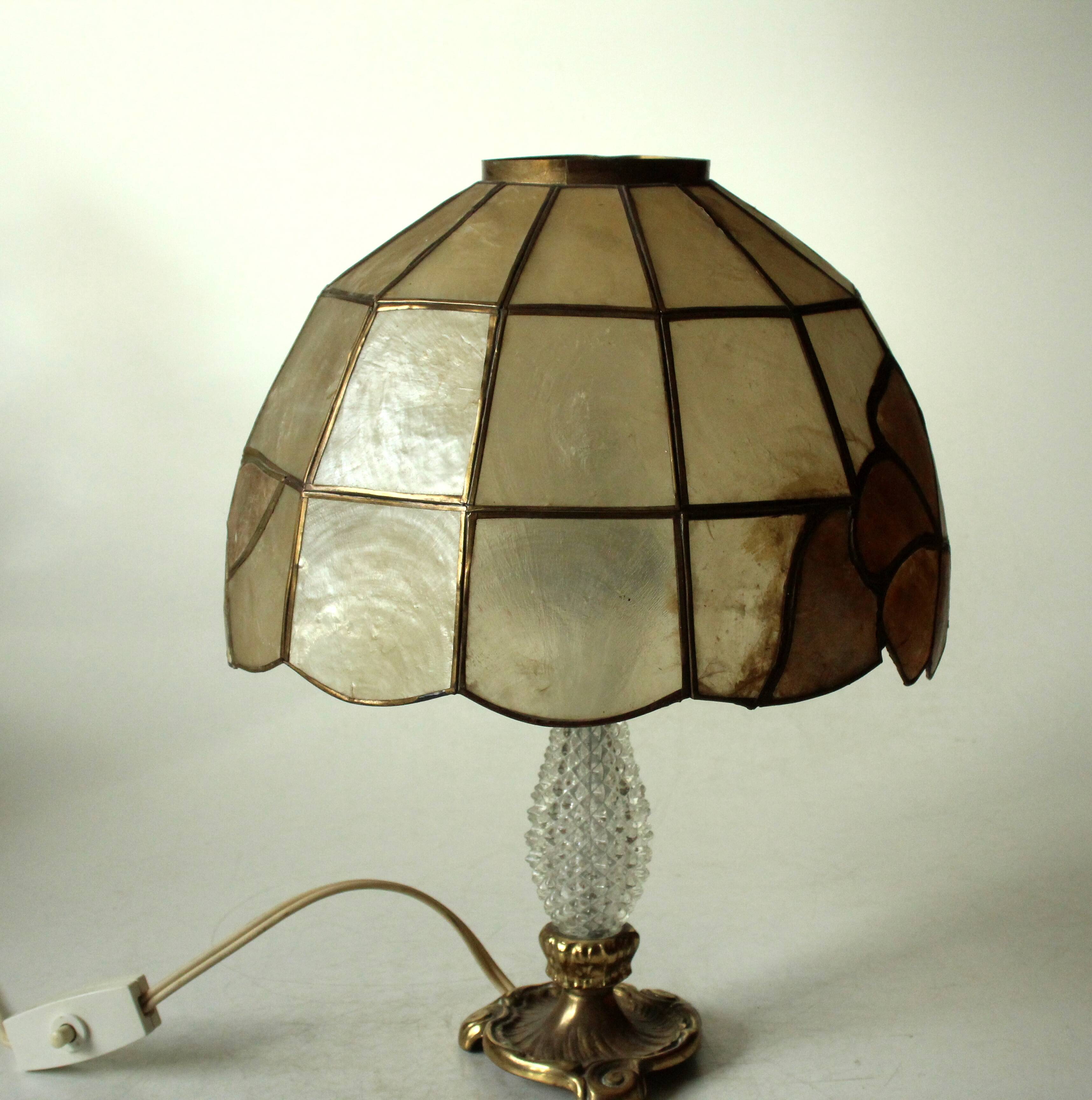 Mid Century handmade table lamp Tiffany Style, made of  mother of pearl, glass and metal, vintage