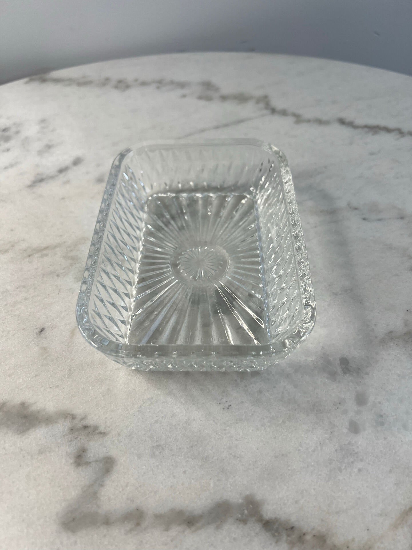 Coupelle rectangulaire en verre taillé 14,5x9,5cm
