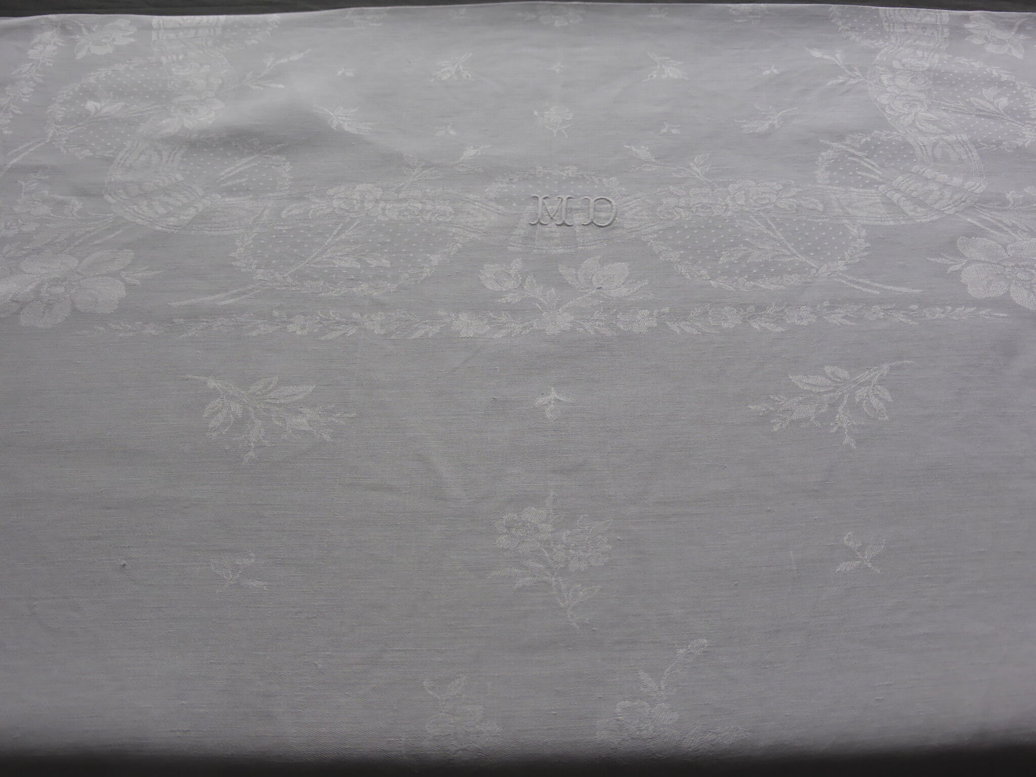 Aerse nappe in damasse at roses decor - large embroidered md-172x182cm