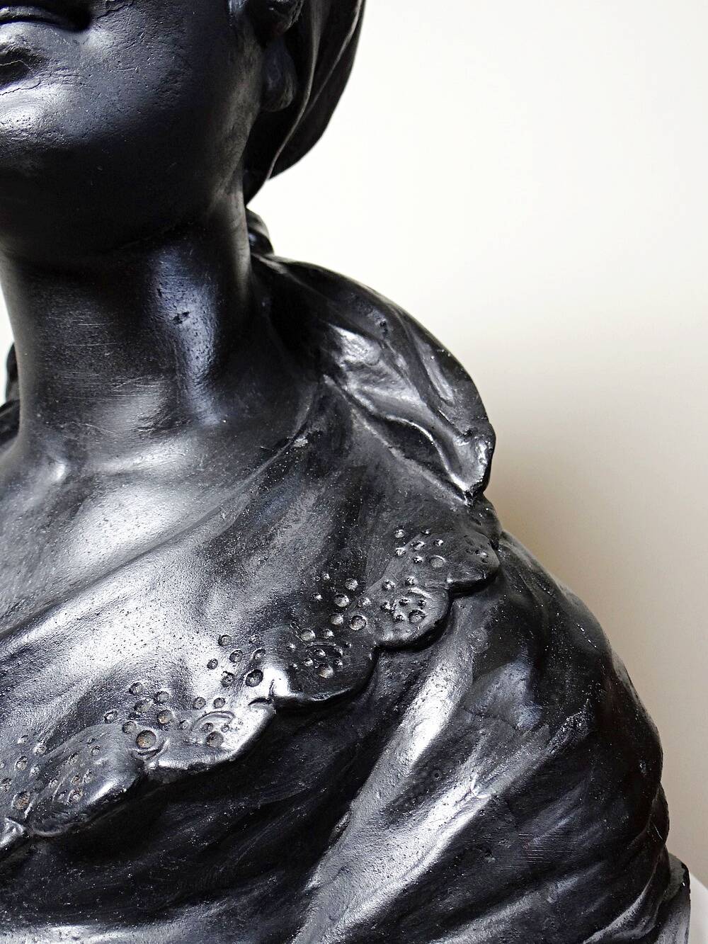 Plaster bust of a young woman 1900-1930 monochrome Citti & Frère