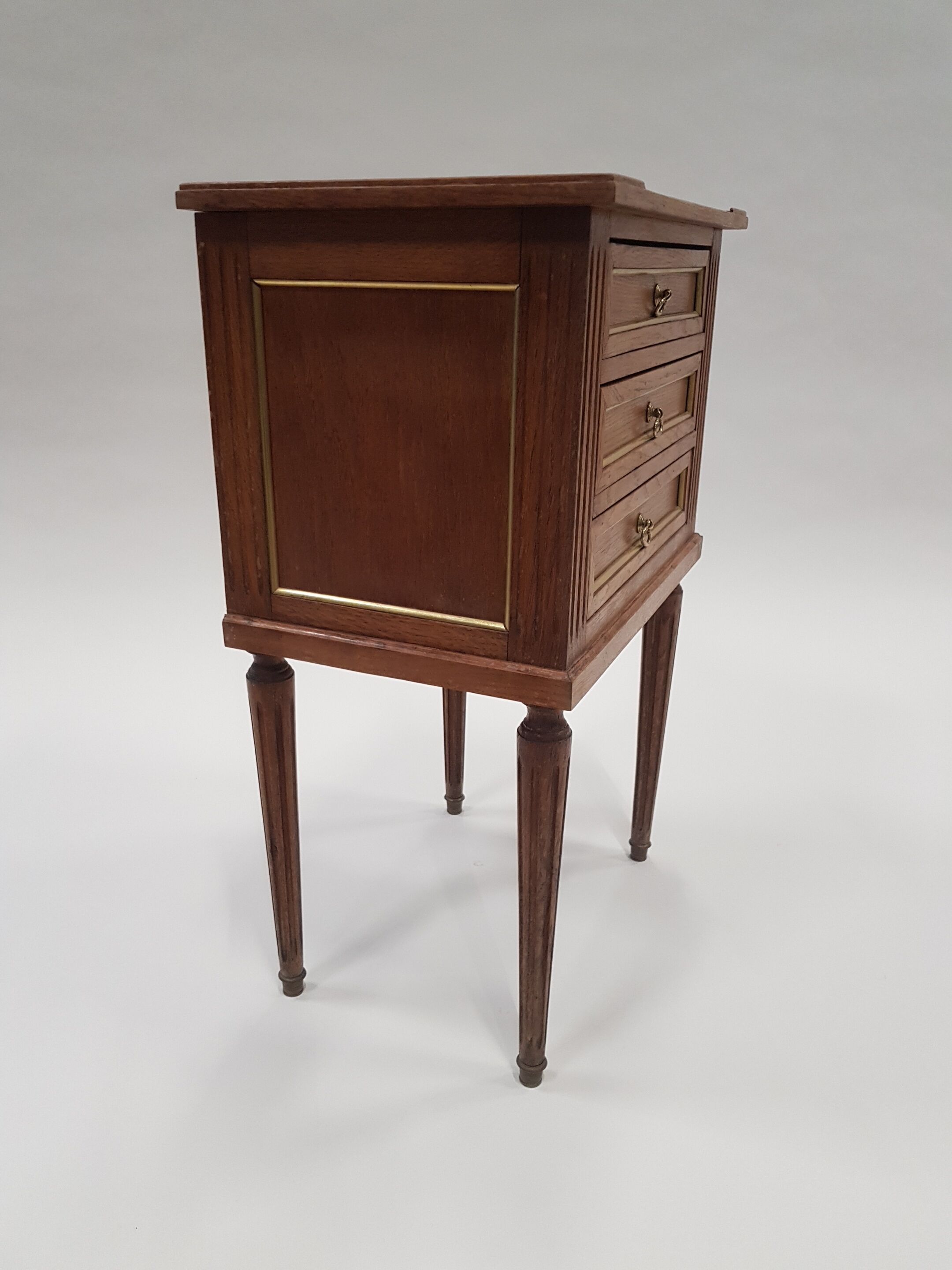 Three drawers Louis XVI style