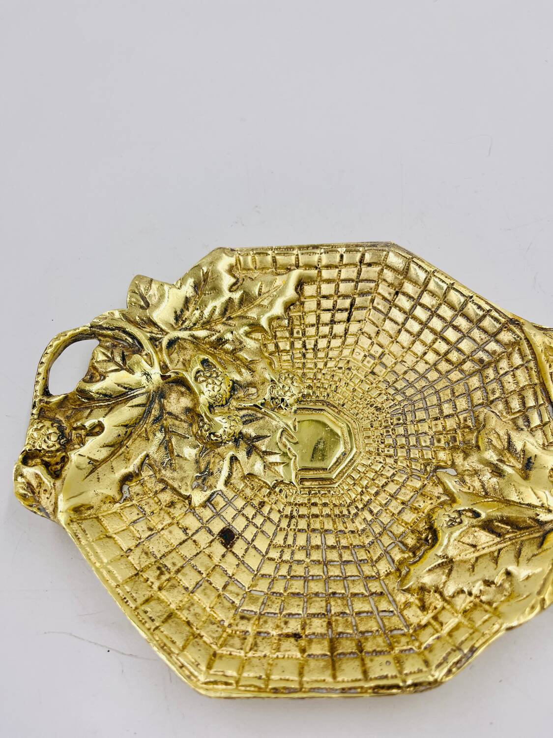 Art deco pocket emptier