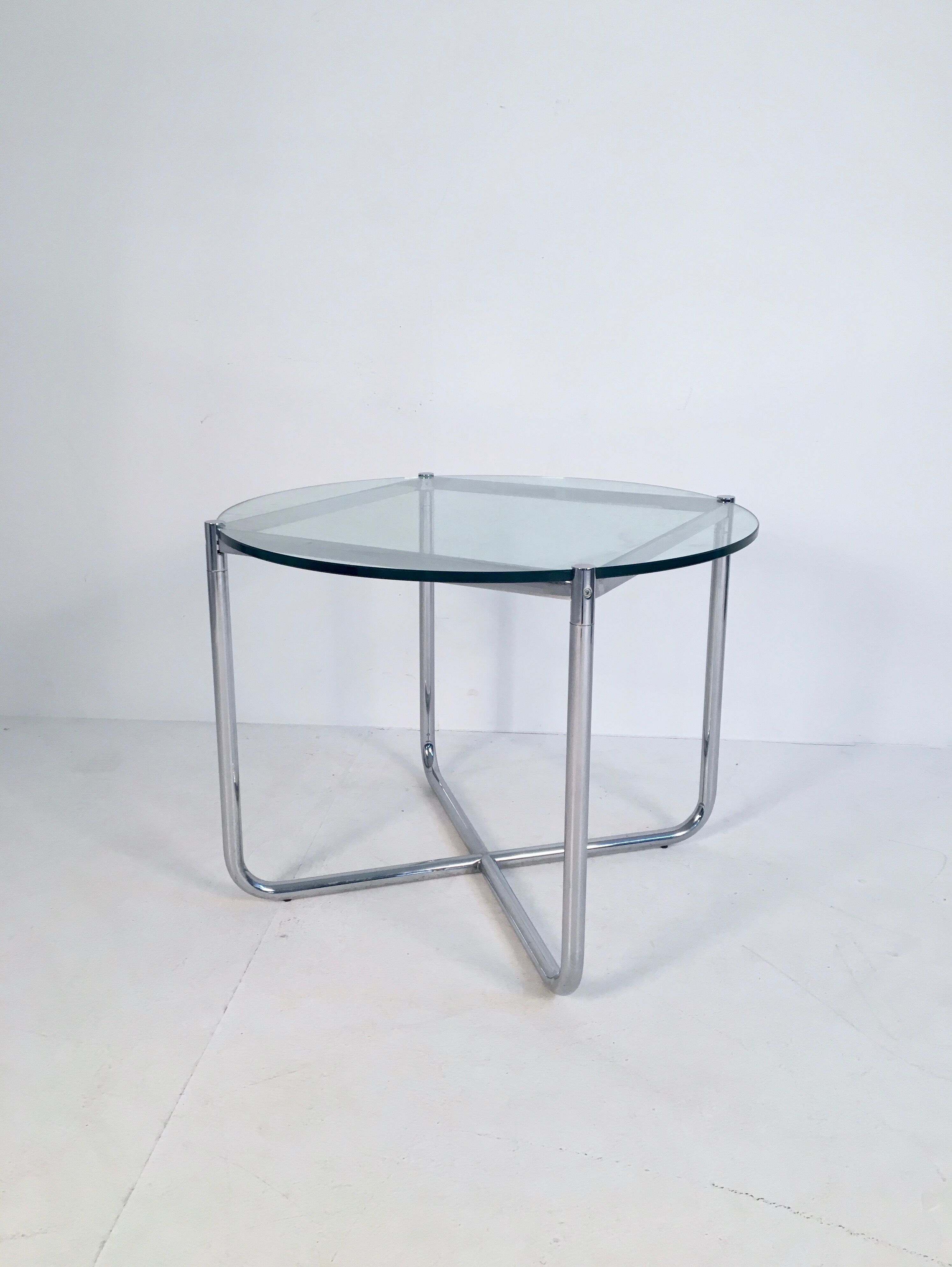 Table d'appoint en verre et chrome de Mies Van Der Rohe pour Knoll, vers 1970