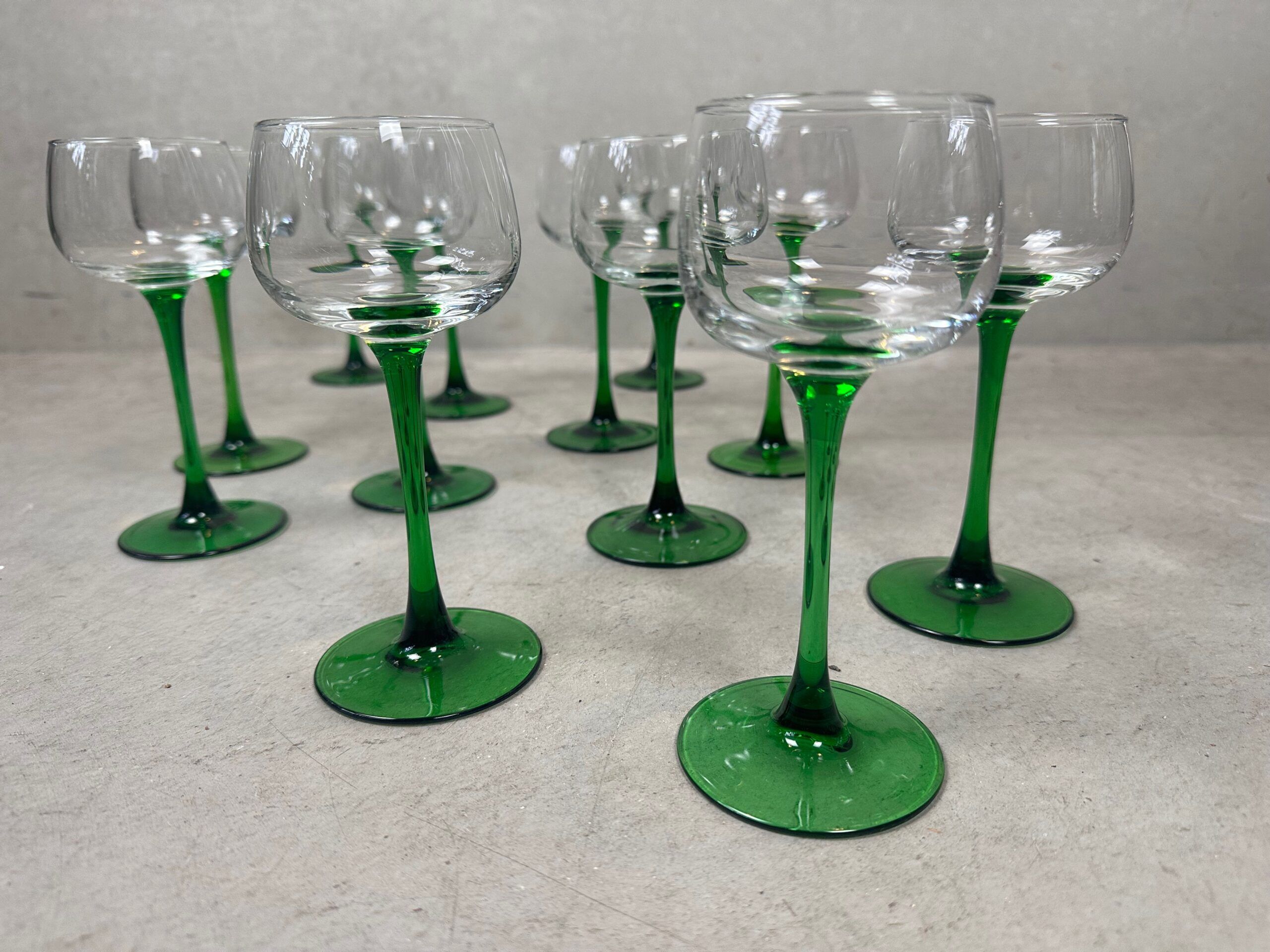 12x vintage wine glasses – Luminarc