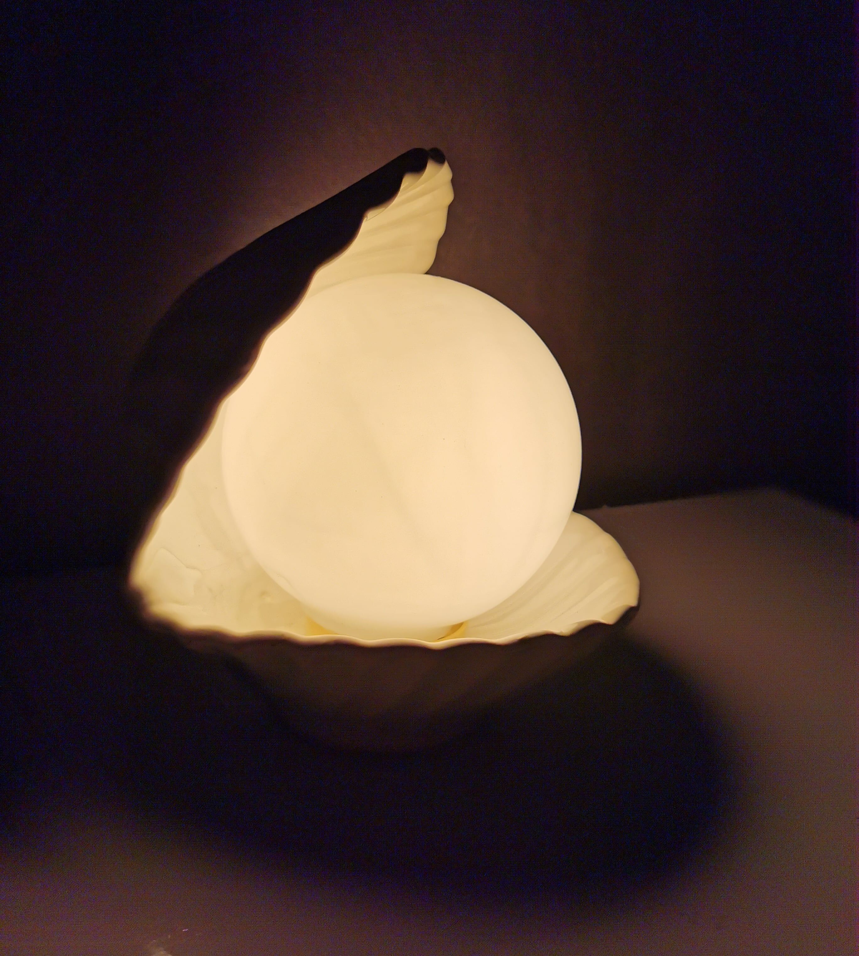Vintage ceramic table lamp oyster with pearl, from the '80s