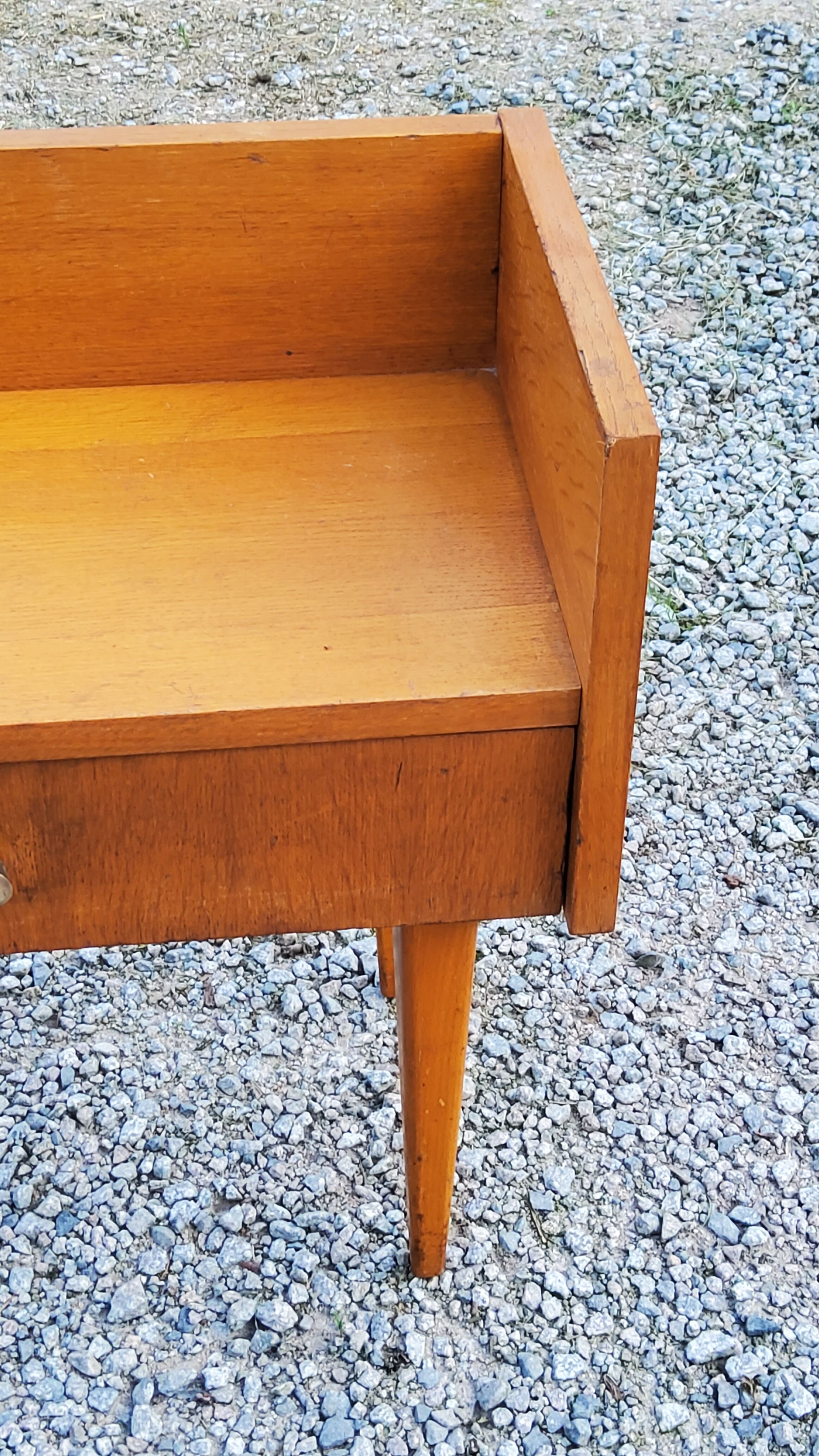 Vintage bedside table of the 50s in blond oak bobbin feet