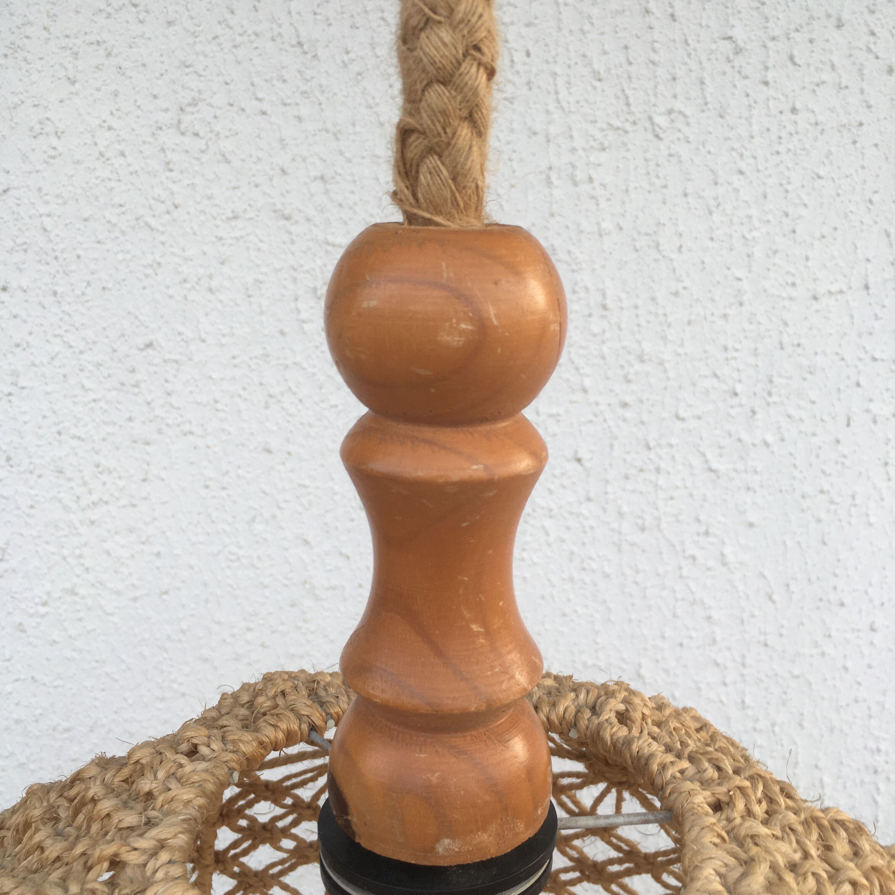 Suspension in macramé rope