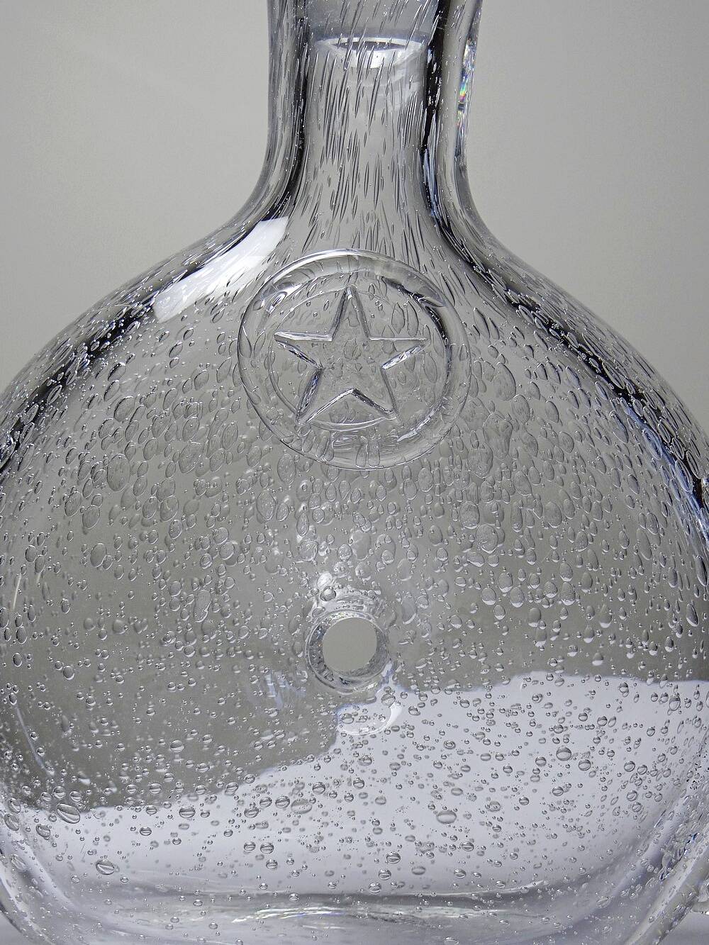 Cognac carafe Daum France Lorraine cross in bubbled crystal, 1960s-70s.