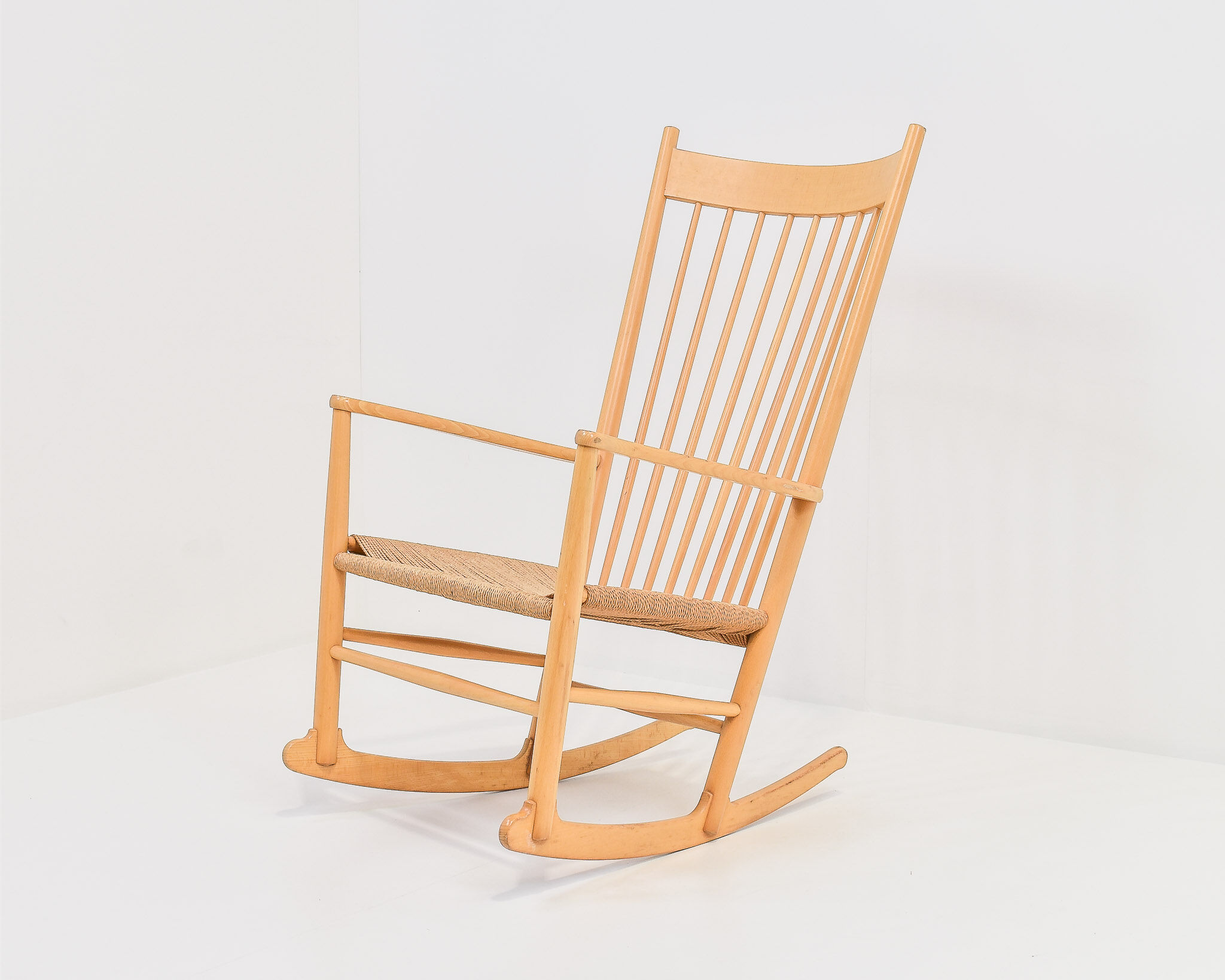 Rocking-chair J16 par Hans Wegner pour Fdb Møbler